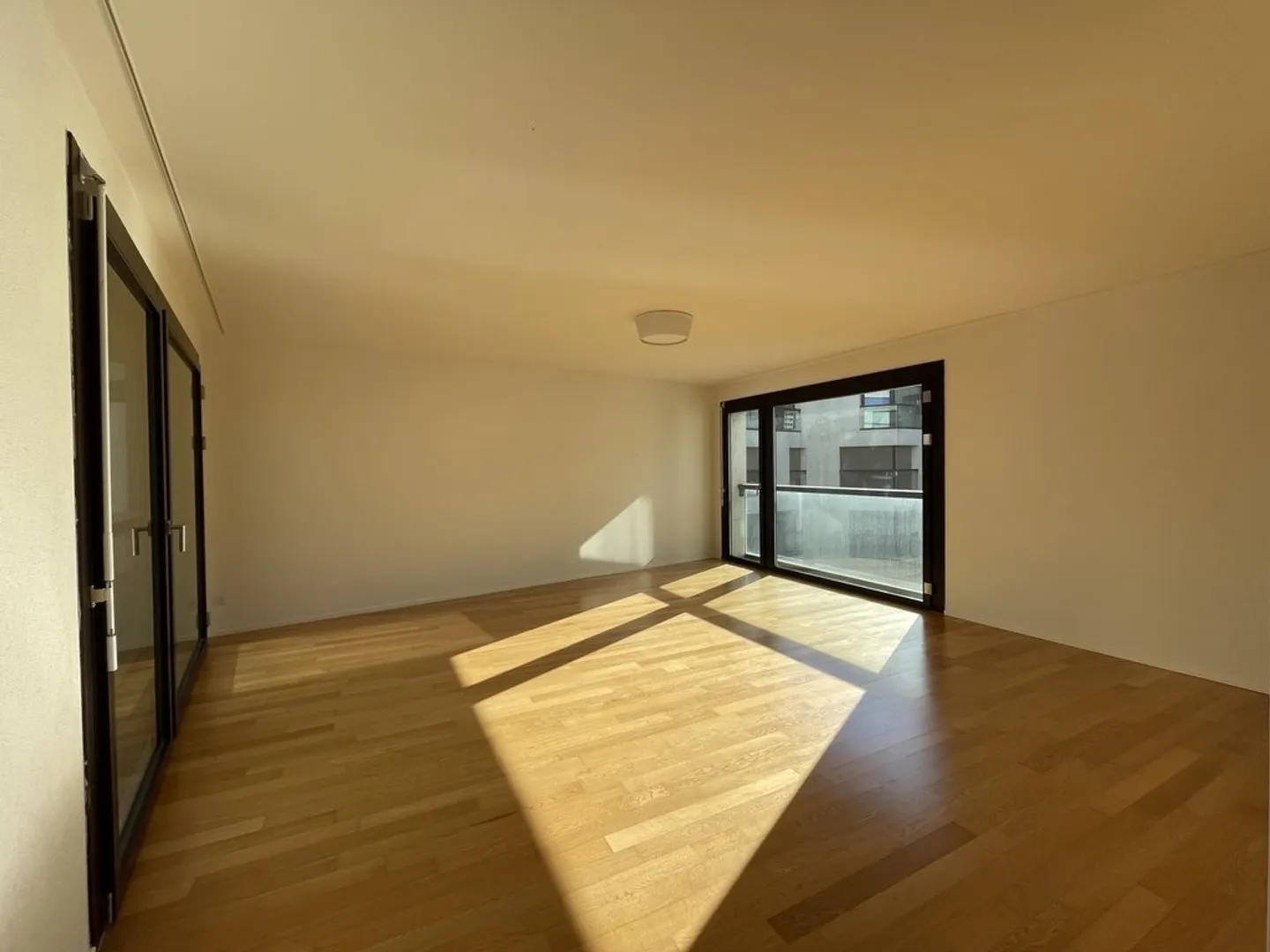Light-flooded location above the rooftops - 3.5 rooms on the 6th floor - Photo 7 of 10
