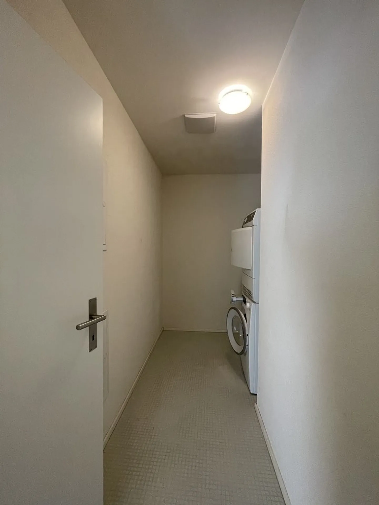 Light-flooded location above the rooftops - 3.5 rooms on the 6th floor - Photo 10 of 10