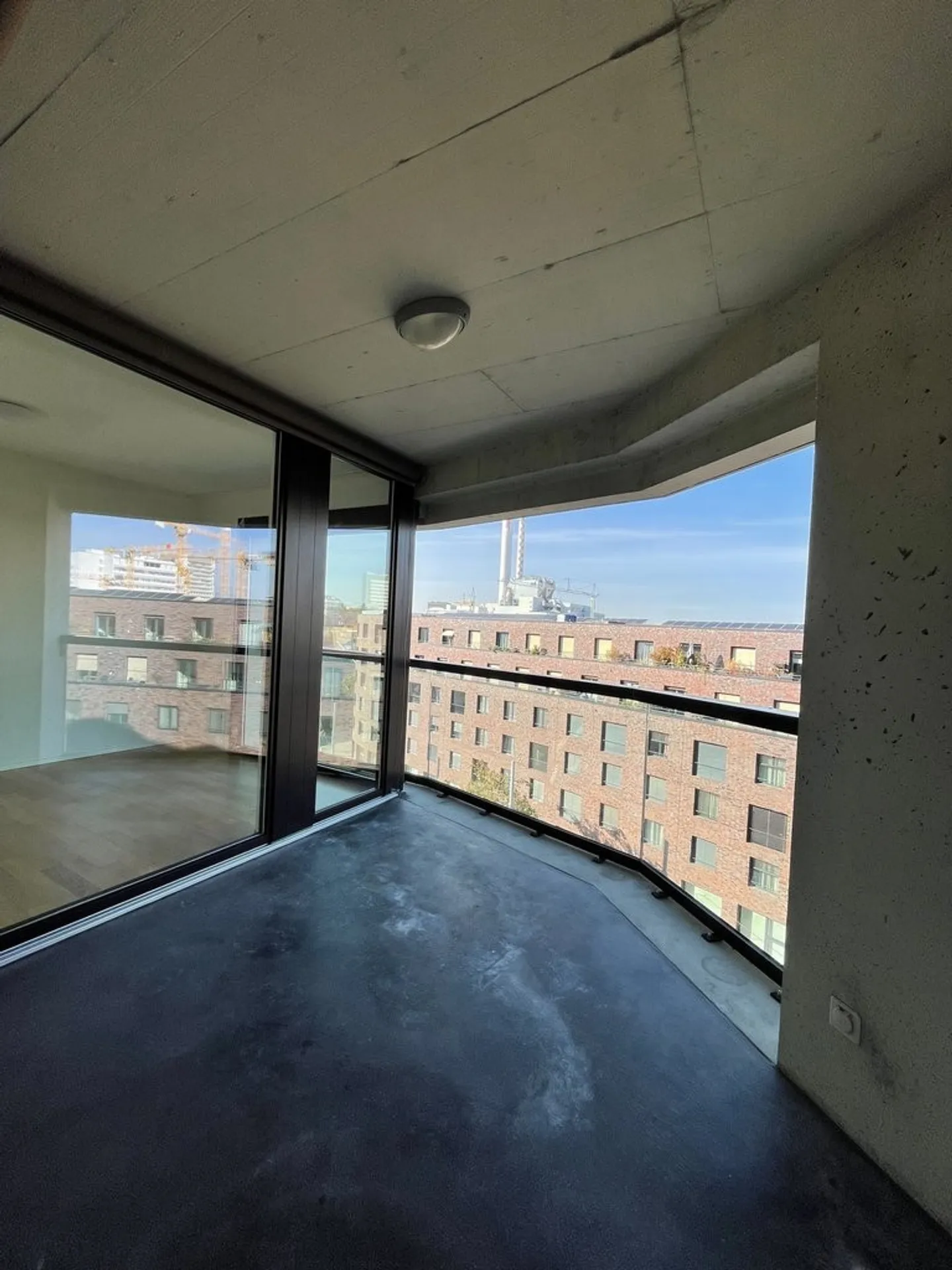 Light-flooded location above the rooftops - 3.5 rooms on the 6th floor - Photo 2 of 10