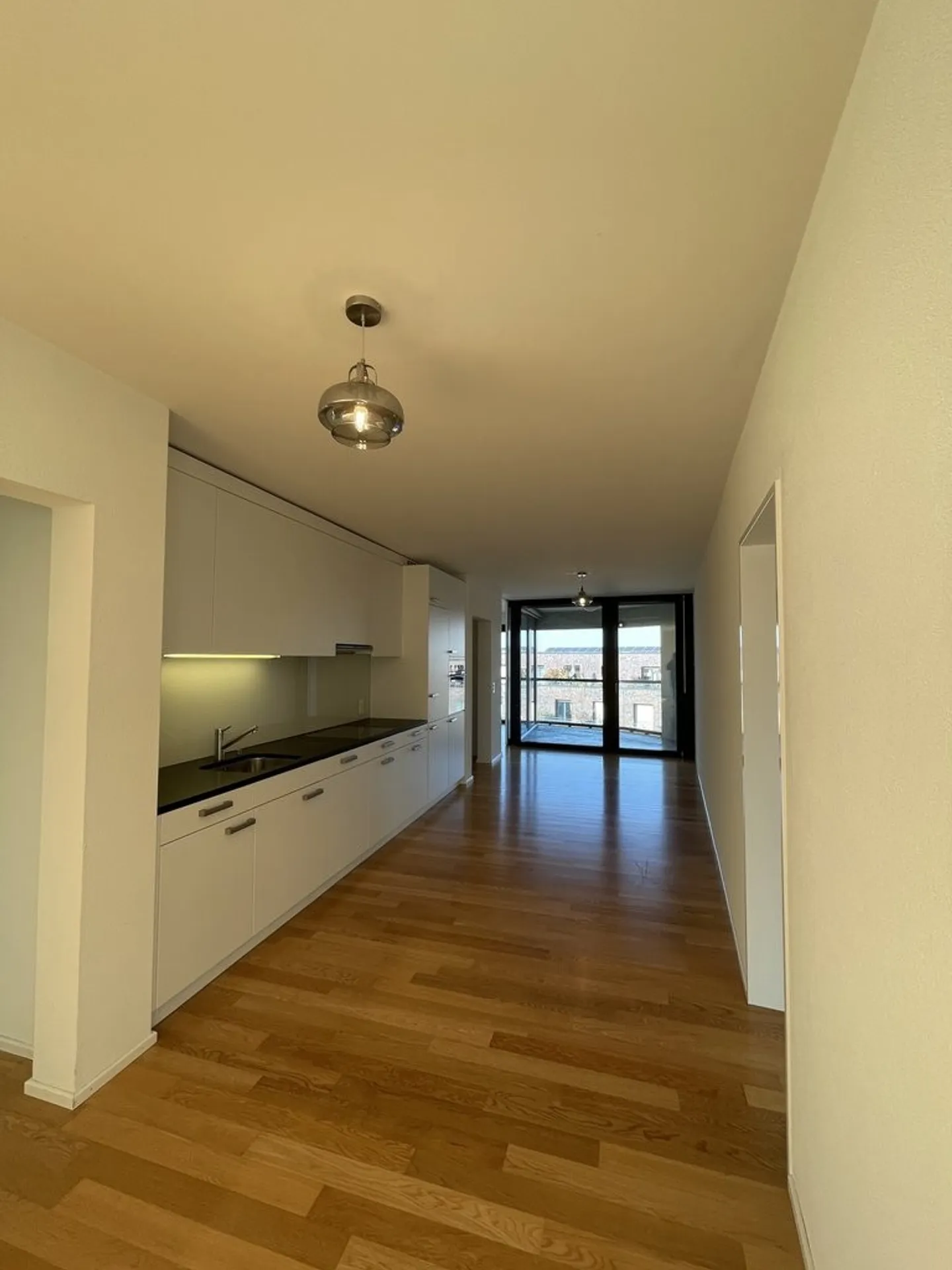 Light-flooded location above the rooftops - 3.5 rooms on the 6th floor - Photo 3 of 10