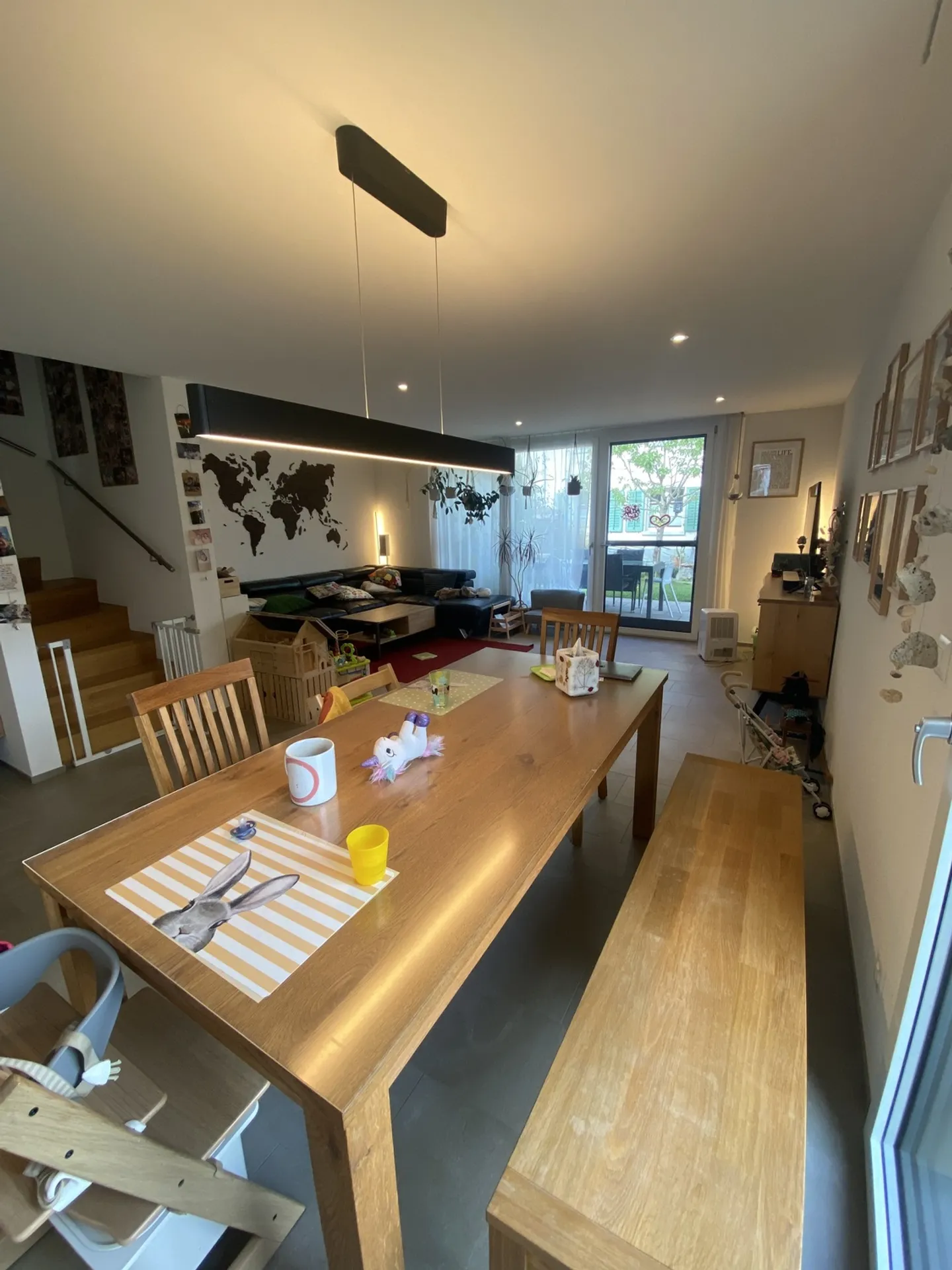 Maison familiale moderne avec jardin - Photo 2 sur 10
