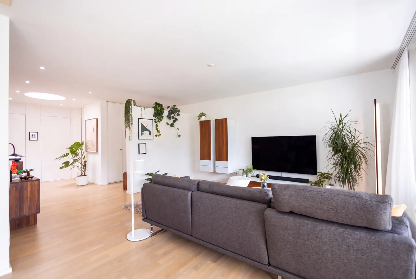 Moderne 3.5-Zimmer Attikawohnung an zentraler Lage mit Fernsicht - Foto 3 di 23
