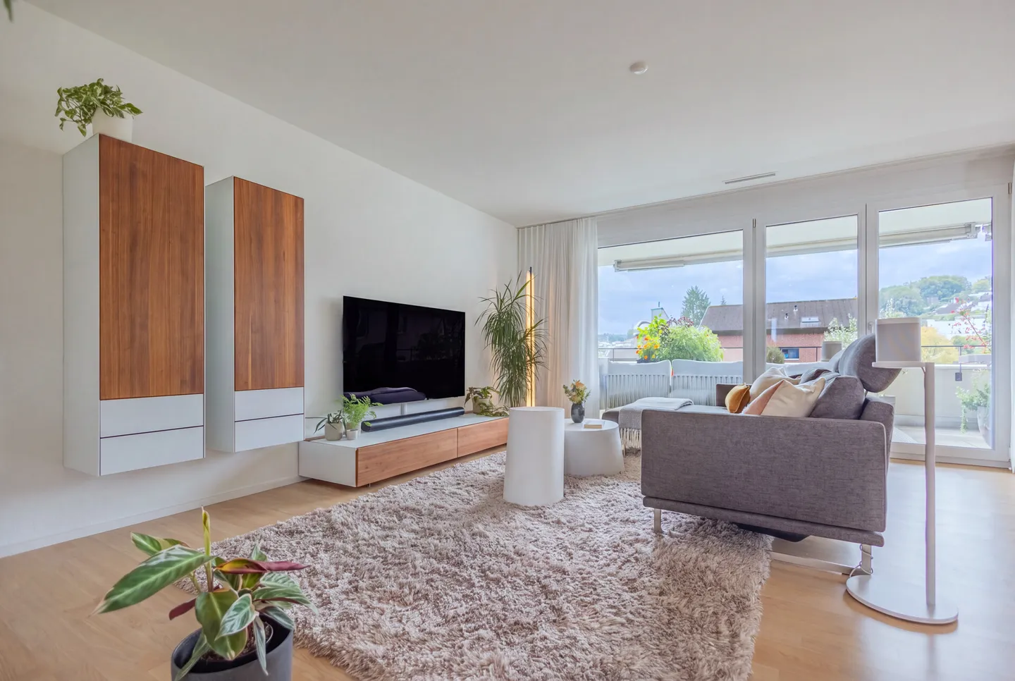 Moderne 3.5-Zimmer Attikawohnung an zentraler Lage mit Fernsicht - Foto 4 di 23
