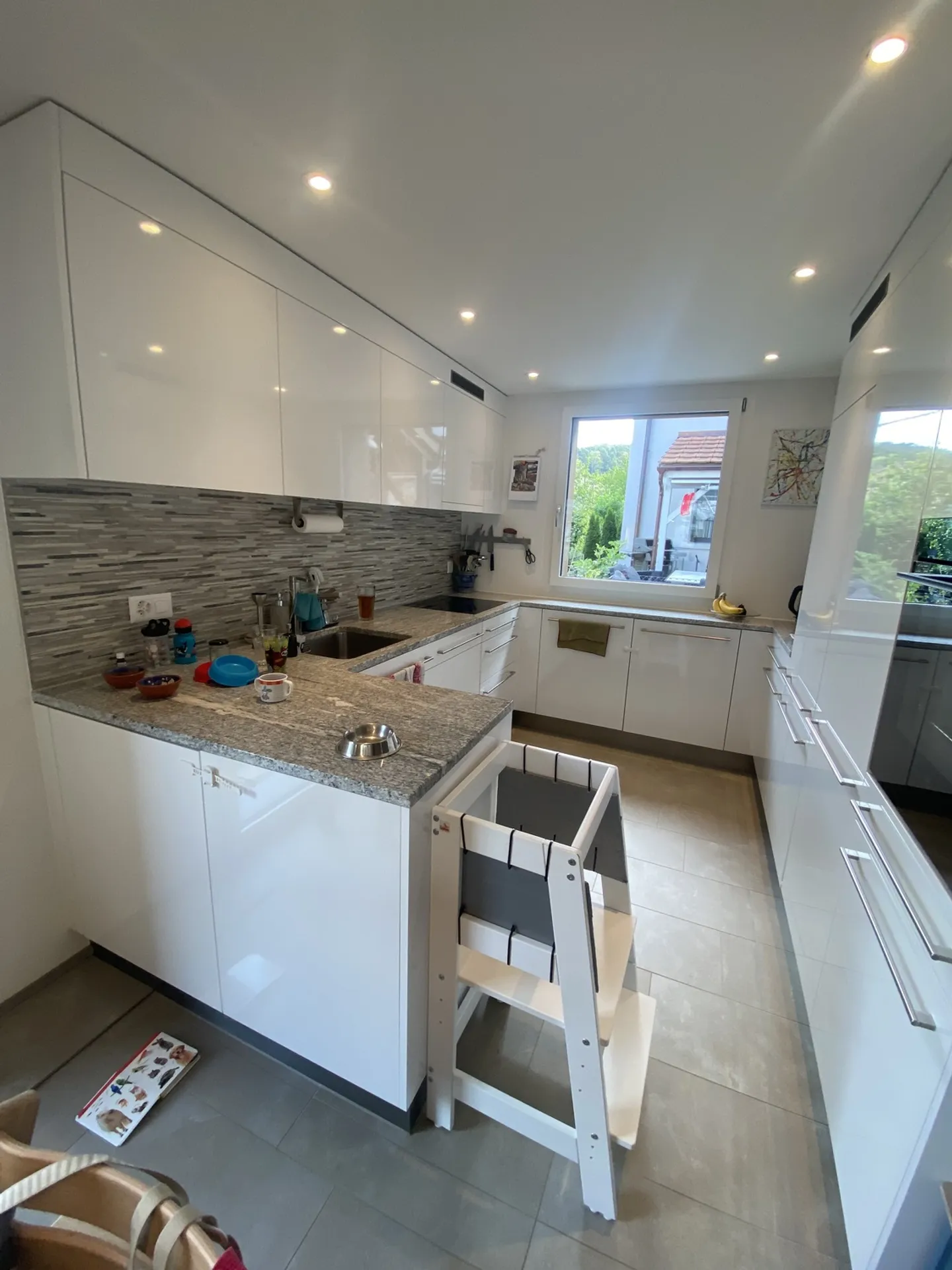 Maison familiale moderne avec jardin - Photo 3 sur 10