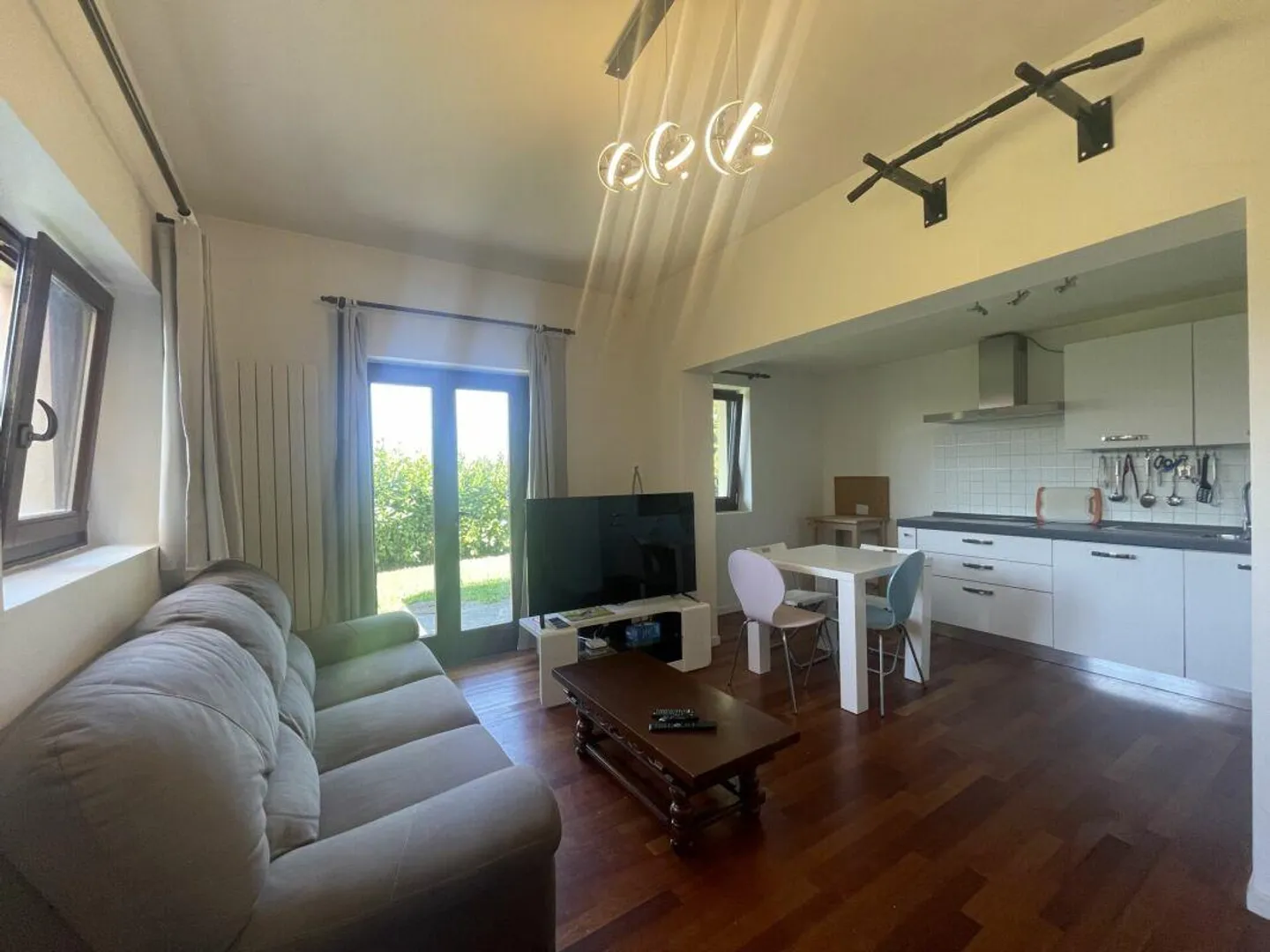 Due case unifamiliari con 3 appartamenti in vendita a Pazzallo. - Foto 3 di 8