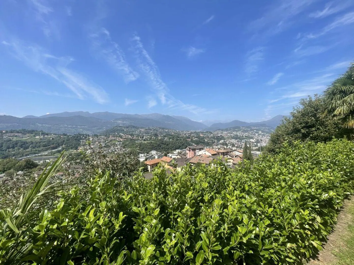 Due case unifamiliari con 3 appartamenti in vendita a Pazzallo. - Foto 8 di 8