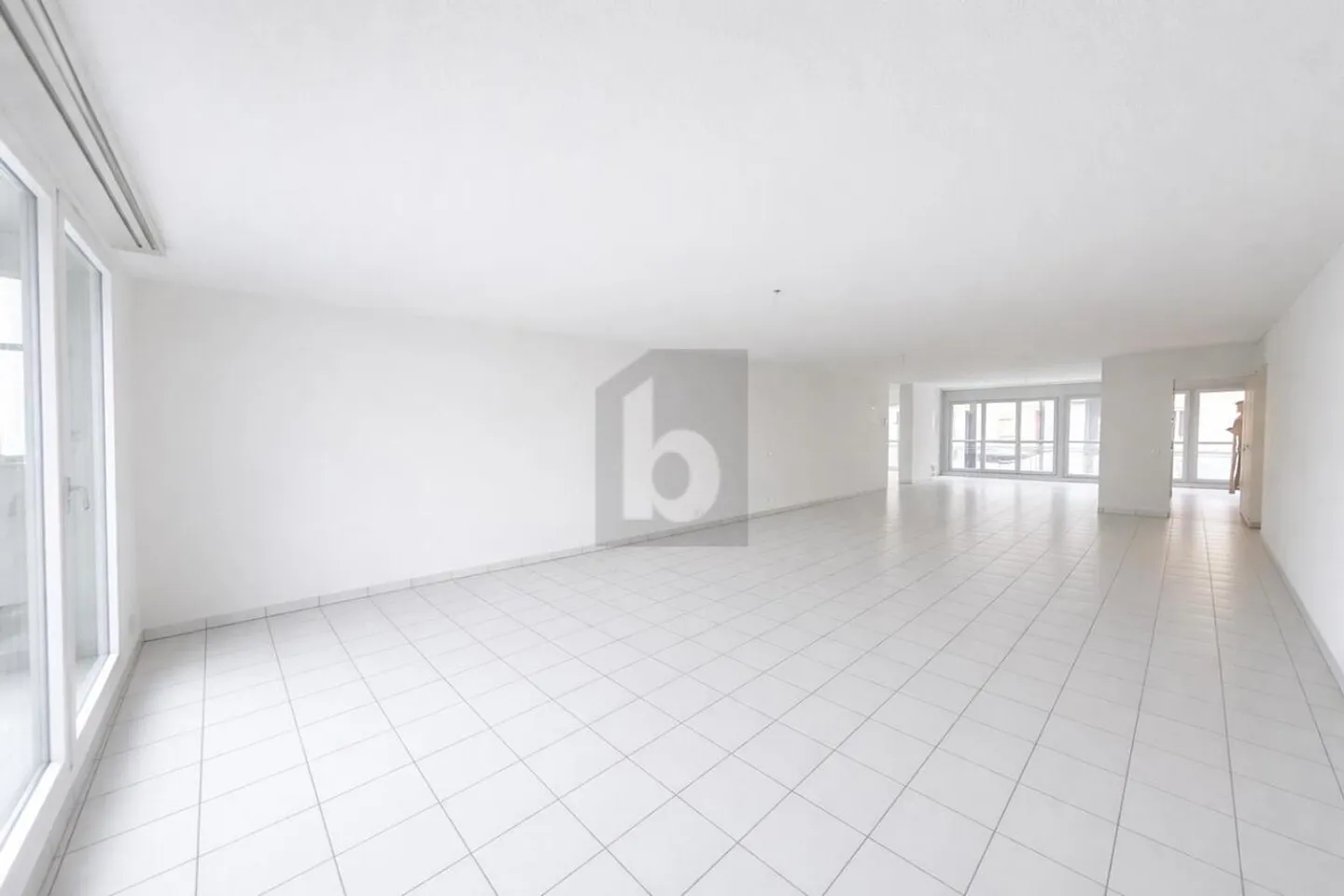 GERÄUMIGE WOHNUNG IM STADTZENTRUM - Foto 1 von 5