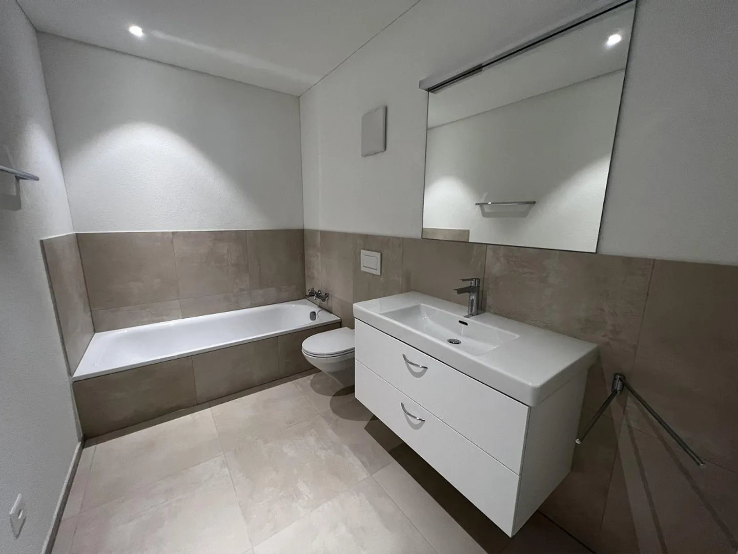 FIRST RENTAL - modern, centrally located new apartment - Photo 5 of 12