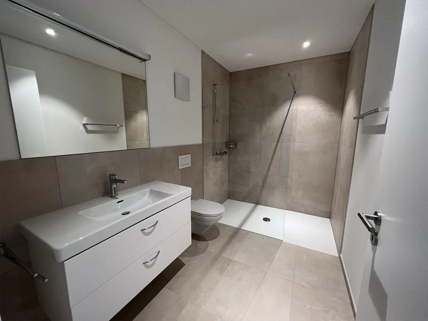 FIRST RENTAL - modern, centrally located new apartment - Photo 6 of 12