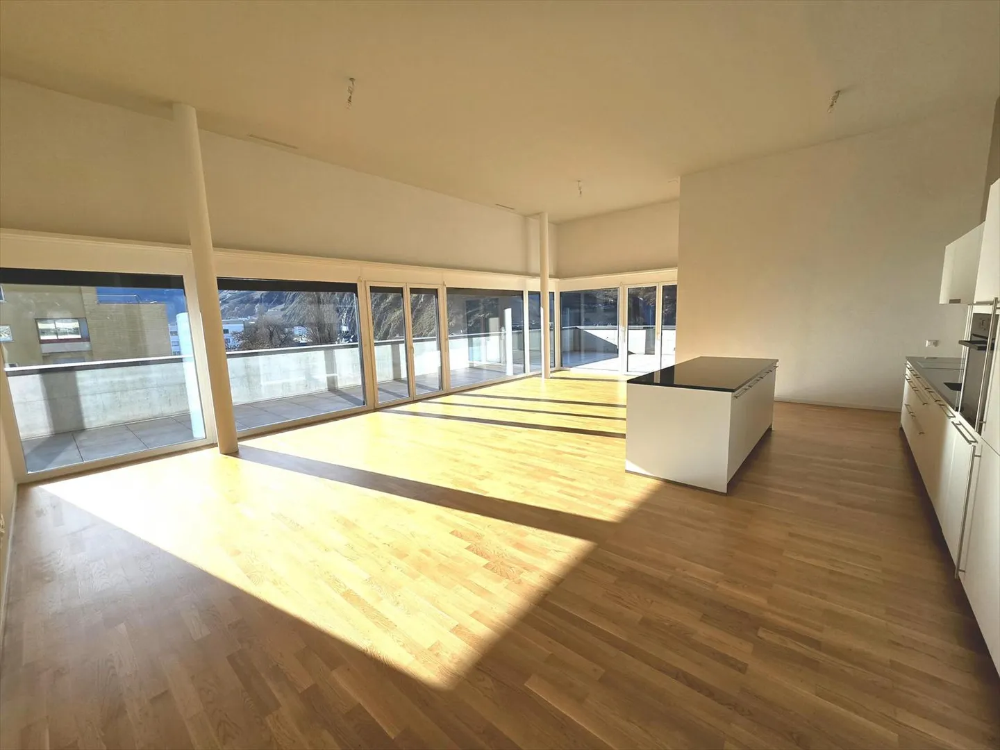 spacious apartment - Photo 2 of 7