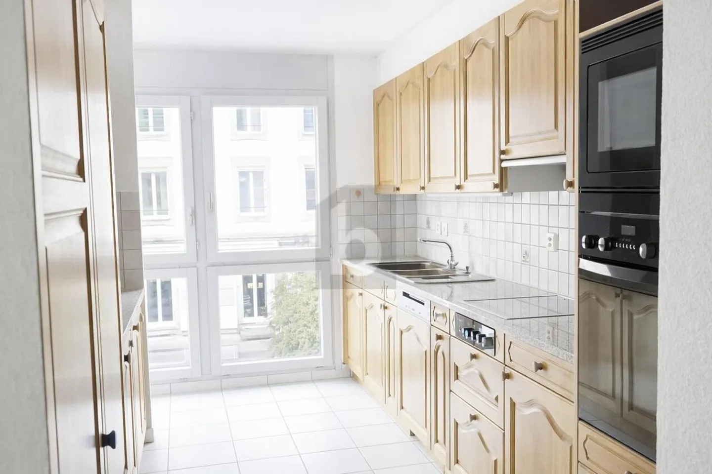 GERÄUMIGE WOHNUNG IM STADTZENTRUM - Foto 2 von 5