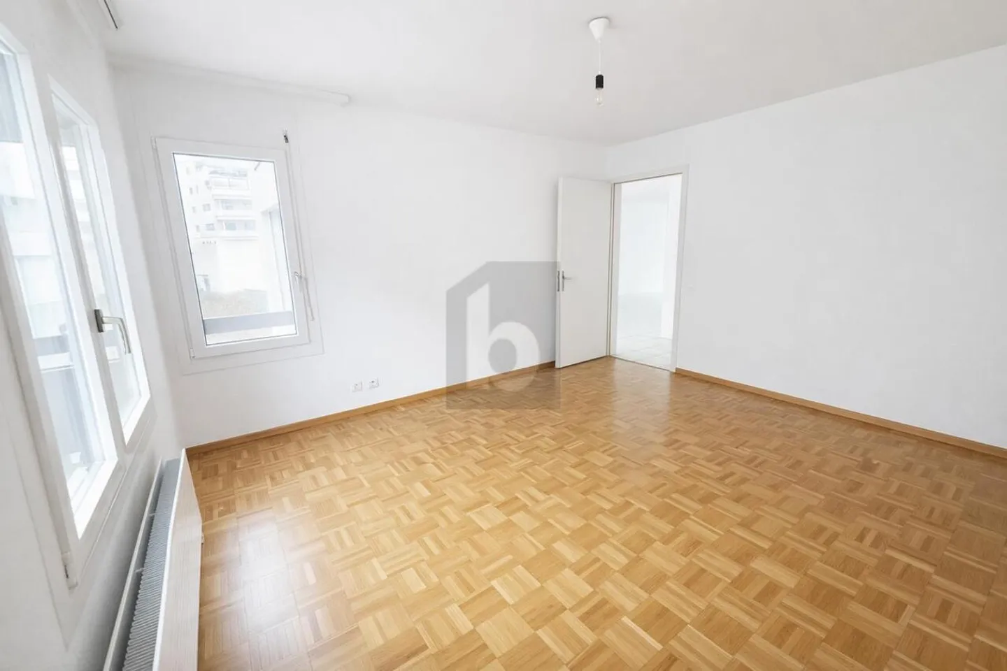 GERÄUMIGE WOHNUNG IM STADTZENTRUM - Foto 3 von 5