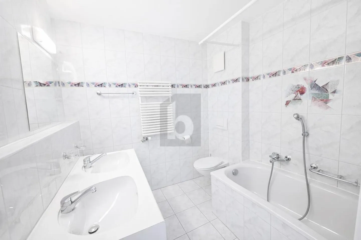 GERÄUMIGE WOHNUNG IM STADTZENTRUM - Foto 4 von 5