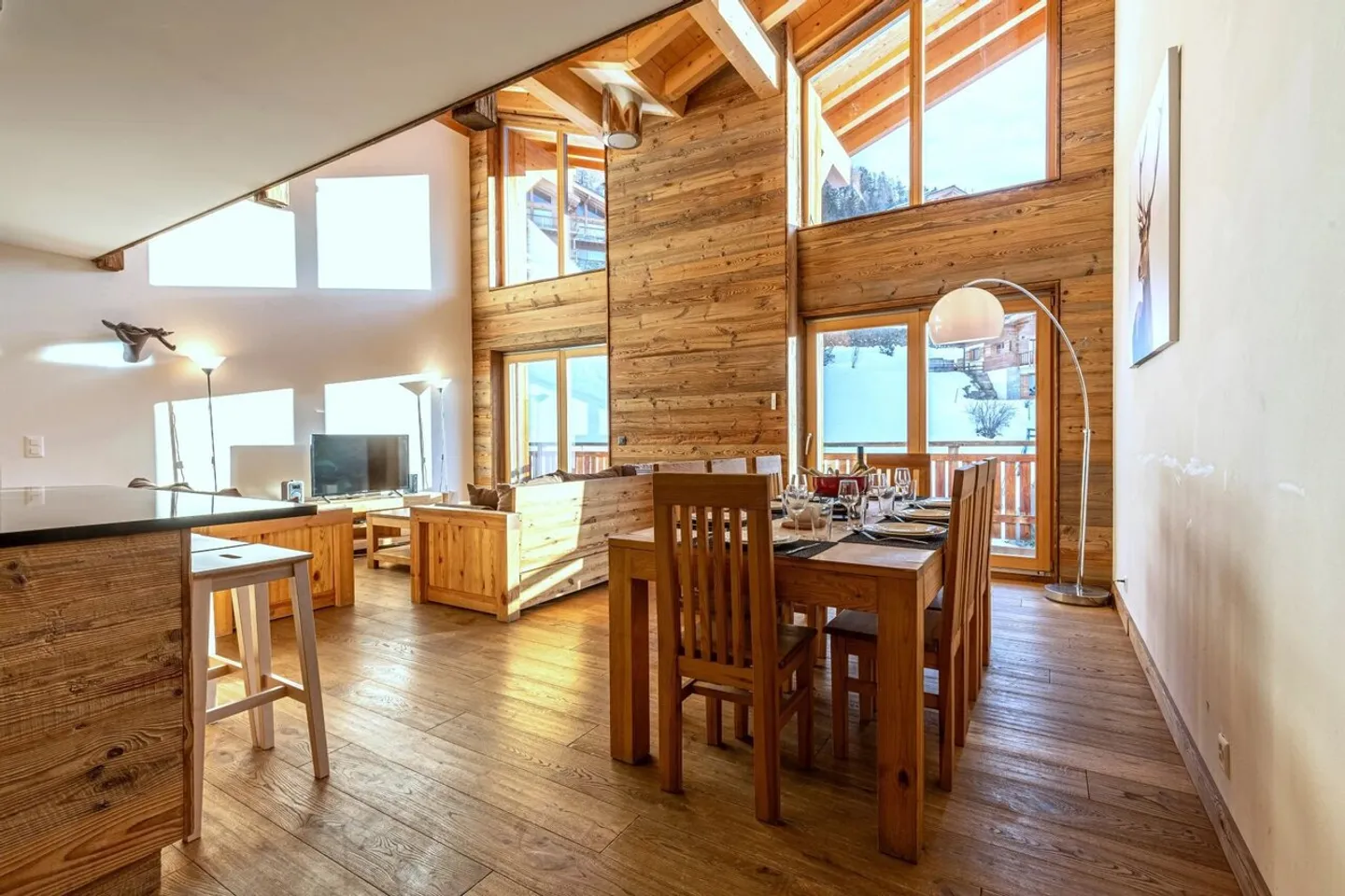 SPLENDID 5.5 ROOM DUPLEX SKI IN/SKI OUT CENTER STATION - Photo 2 of 13