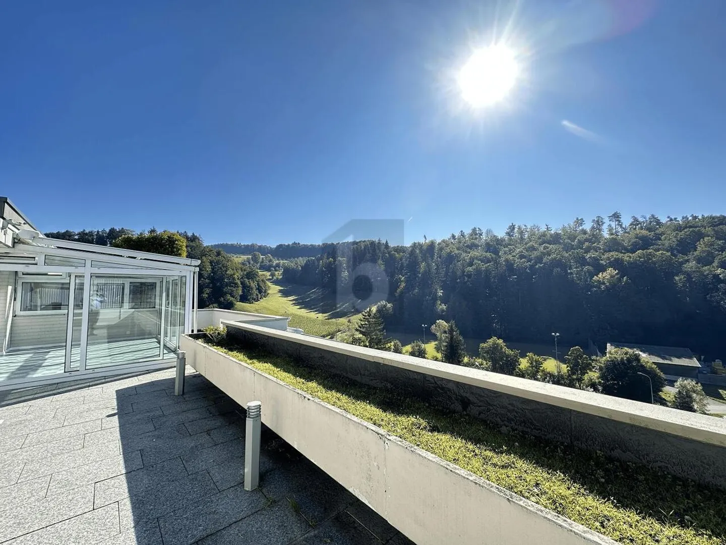 VISTA LUNGA, CON TERRAZZA SU PENDIO SOLEGGIATO - Foto 1 di 6