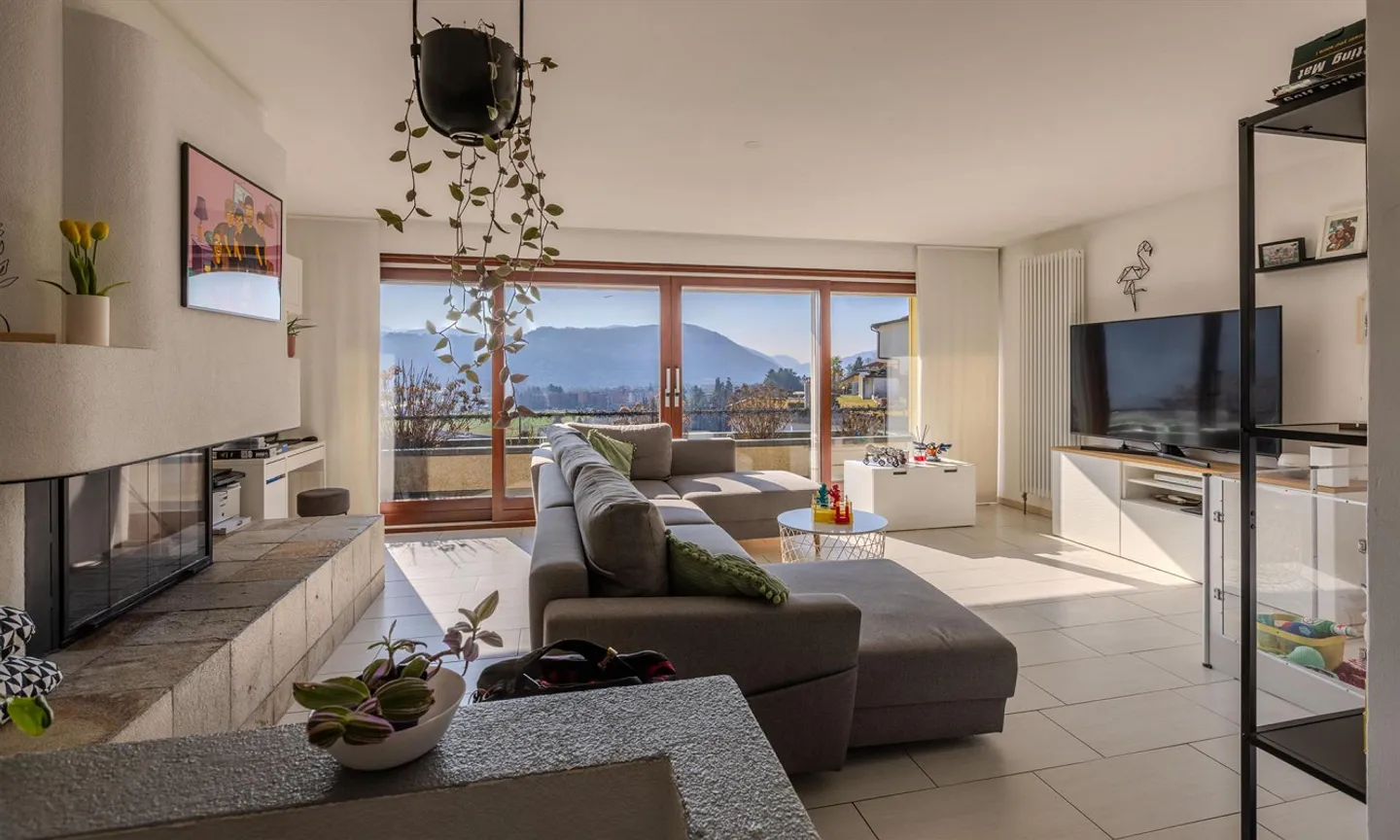 MAISON JUMELLE 5.5 PIÈCES AVEC VUE PARTIELLE SUR LE LAC À AGNO - Photo 2 sur 9