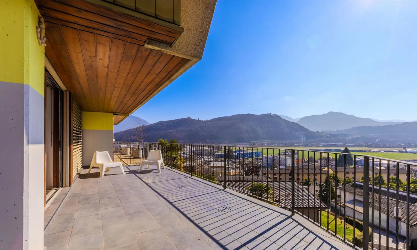 MAISON JUMELLE 5.5 PIÈCES AVEC VUE PARTIELLE SUR LE LAC À AGNO - Photo 1 sur 9