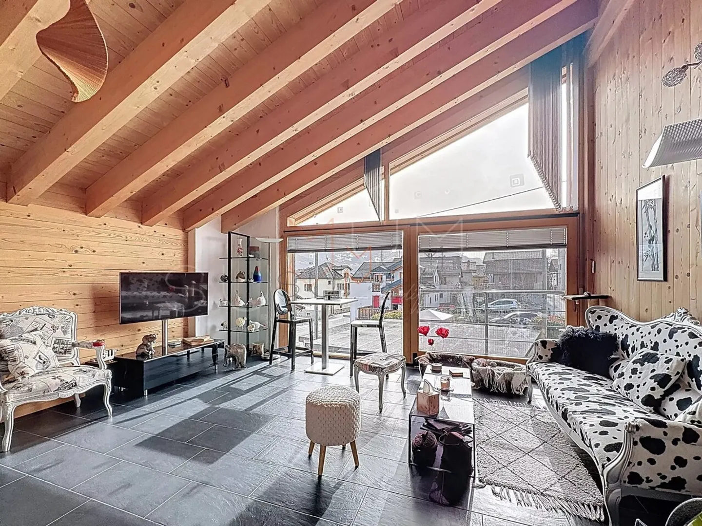 Sumptuous renovated barn with 2 apartments in Savièse - Photo 1 of 13