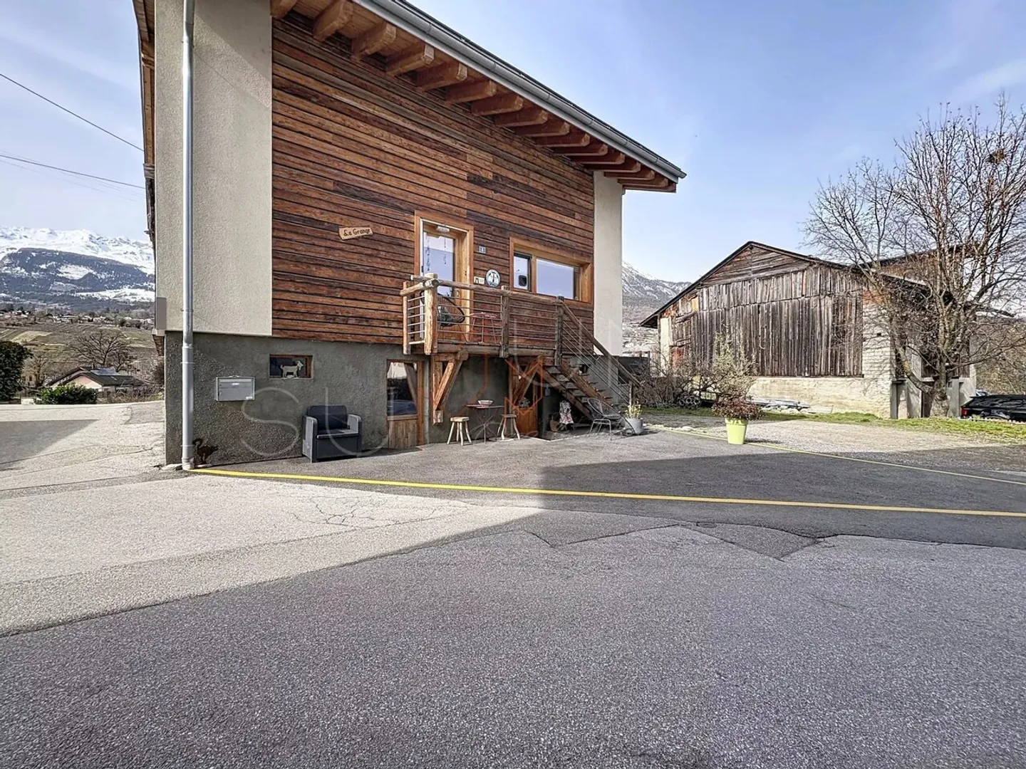 Sumptuous renovated barn with 2 apartments in Savièse - Photo 2 of 13