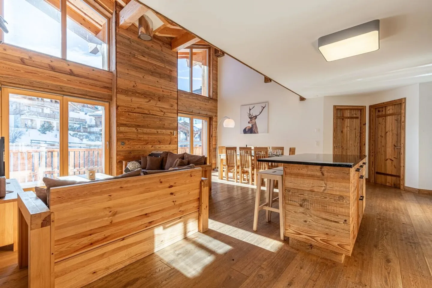 SPLENDID 5.5 ROOM DUPLEX SKI IN/SKI OUT CENTER STATION - Photo 7 of 13