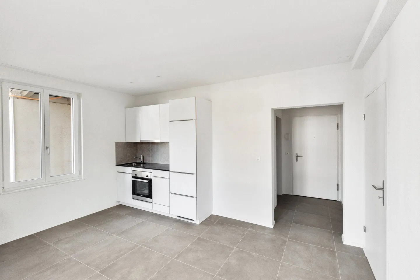 Appartement moderne de 2,5 pièces avec douche à effet pluie à Aarwangen - Photo 1 sur 6