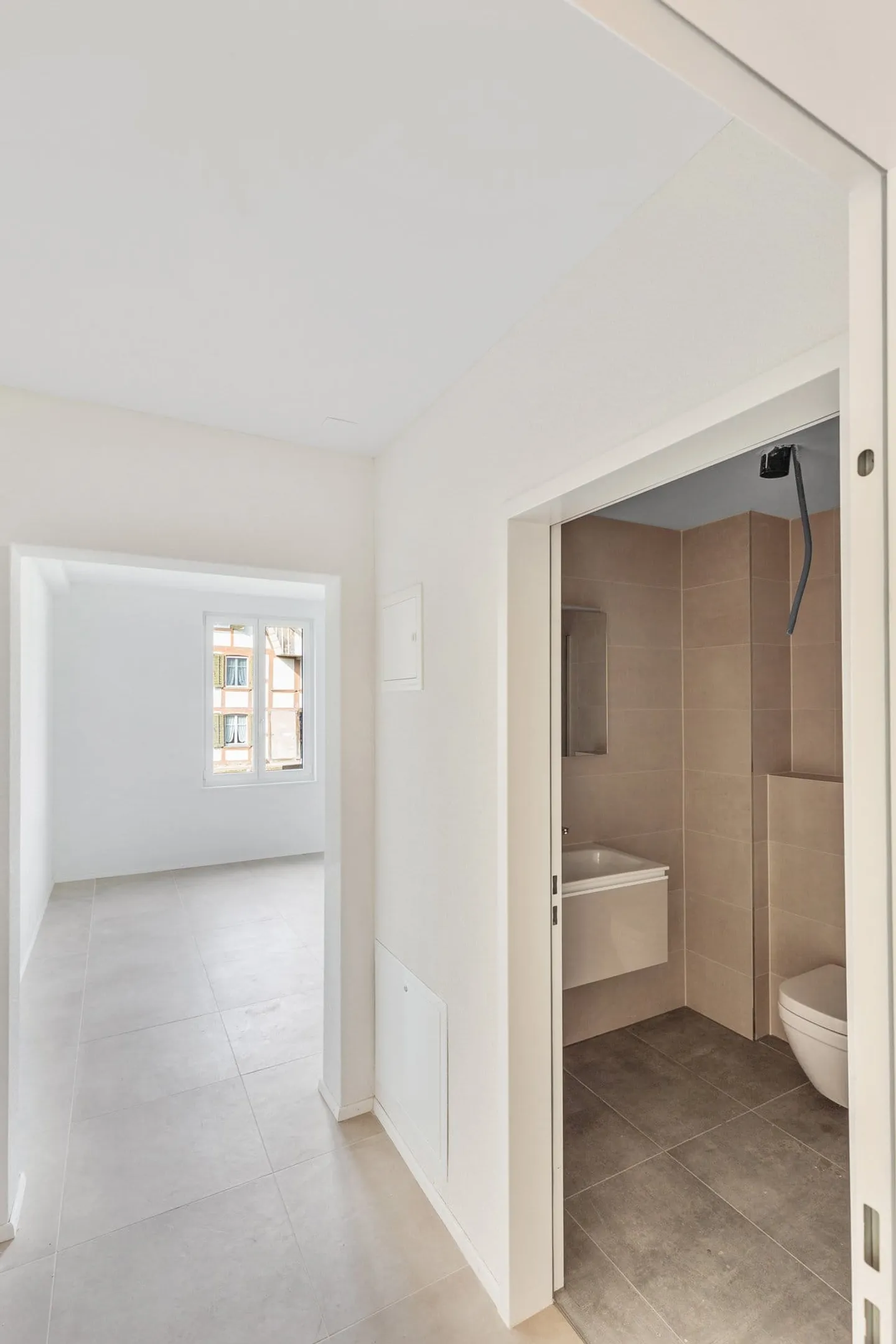 Appartement moderne de 2,5 pièces avec douche à effet pluie à Aarwangen - Photo 6 sur 6