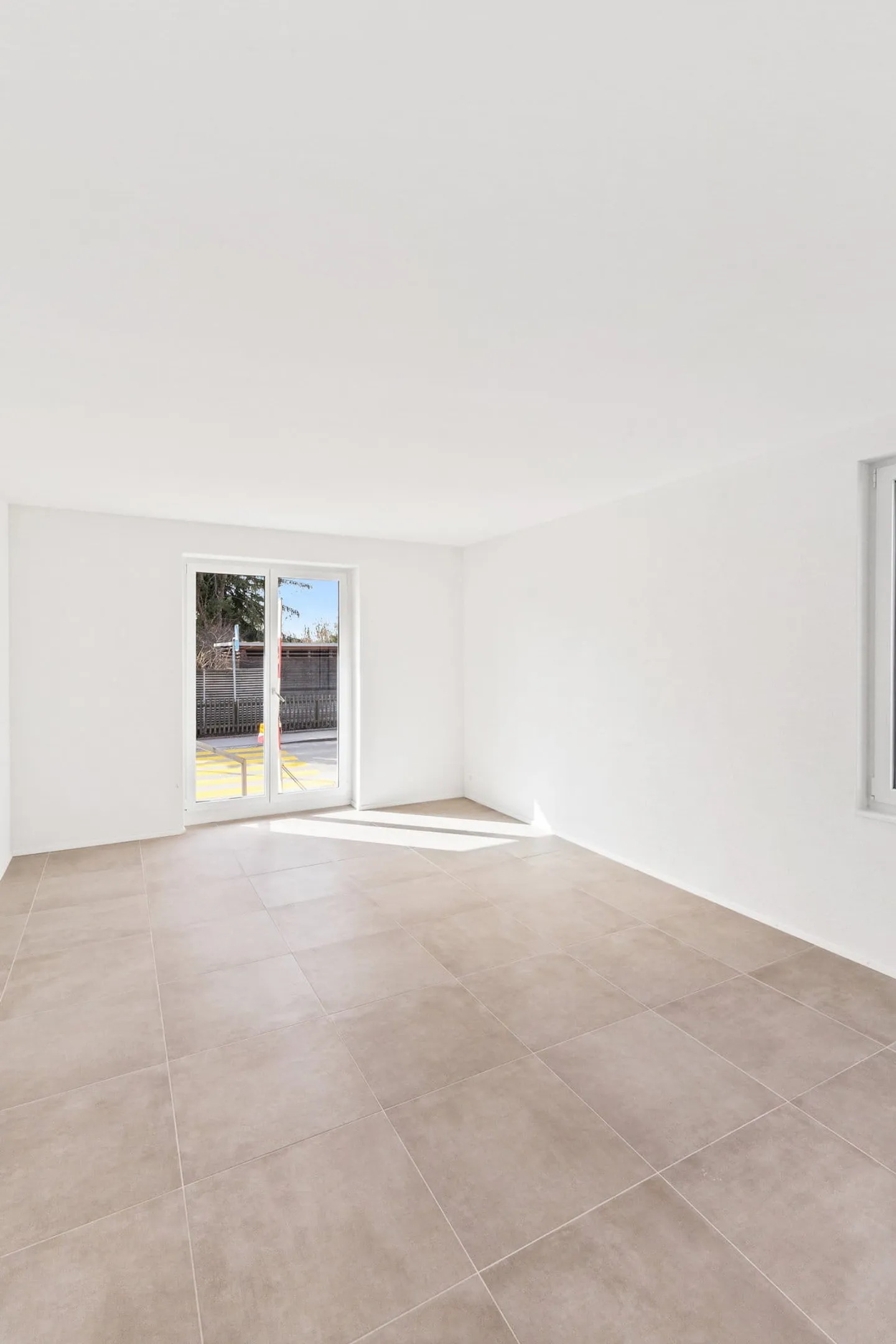 Appartement moderne de 2,5 pièces avec douche à effet pluie à Aarwangen - Photo 3 sur 6