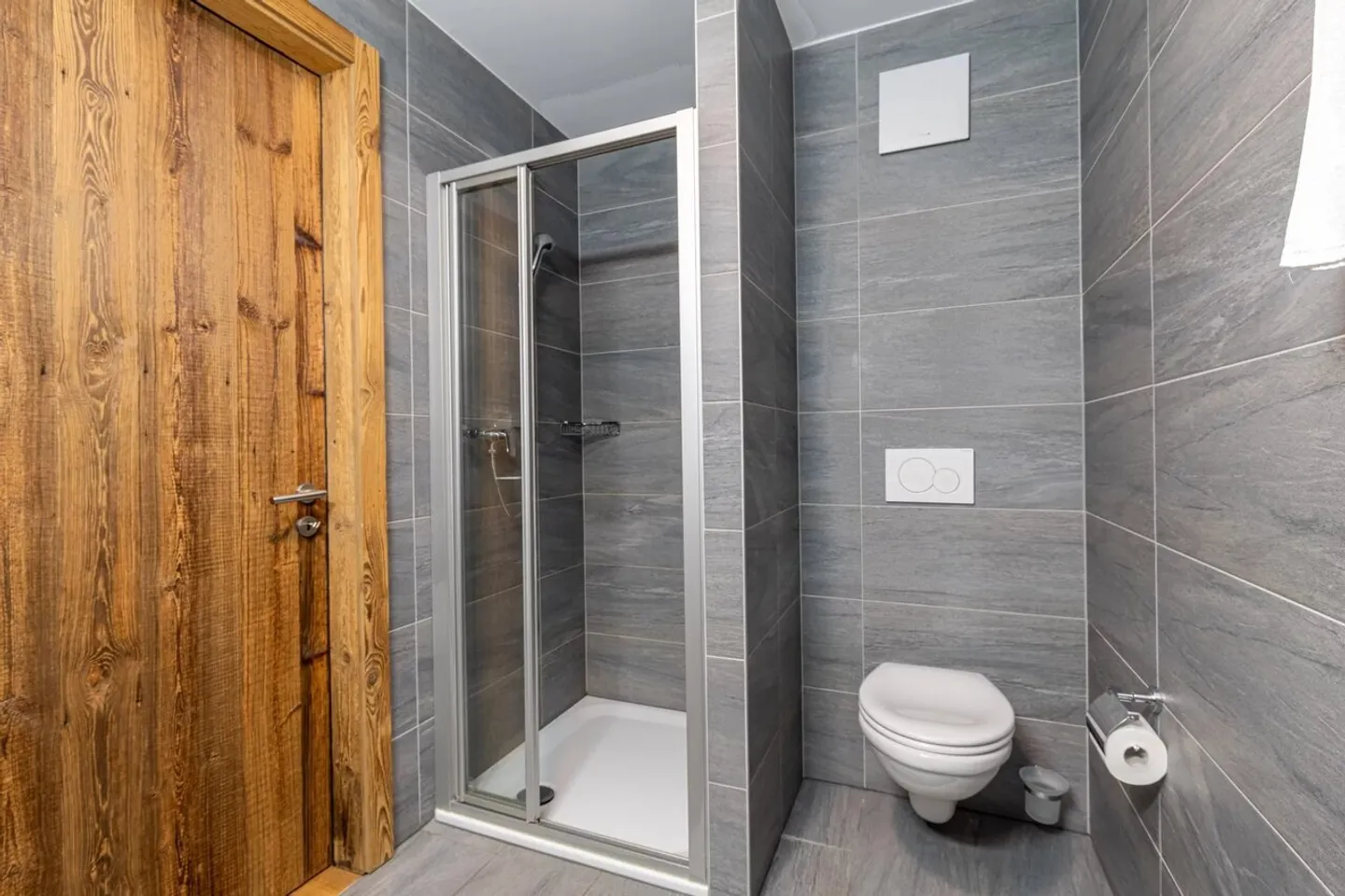 SPLENDID 5.5 ROOM DUPLEX SKI IN/SKI OUT CENTER STATION - Photo 11 of 13