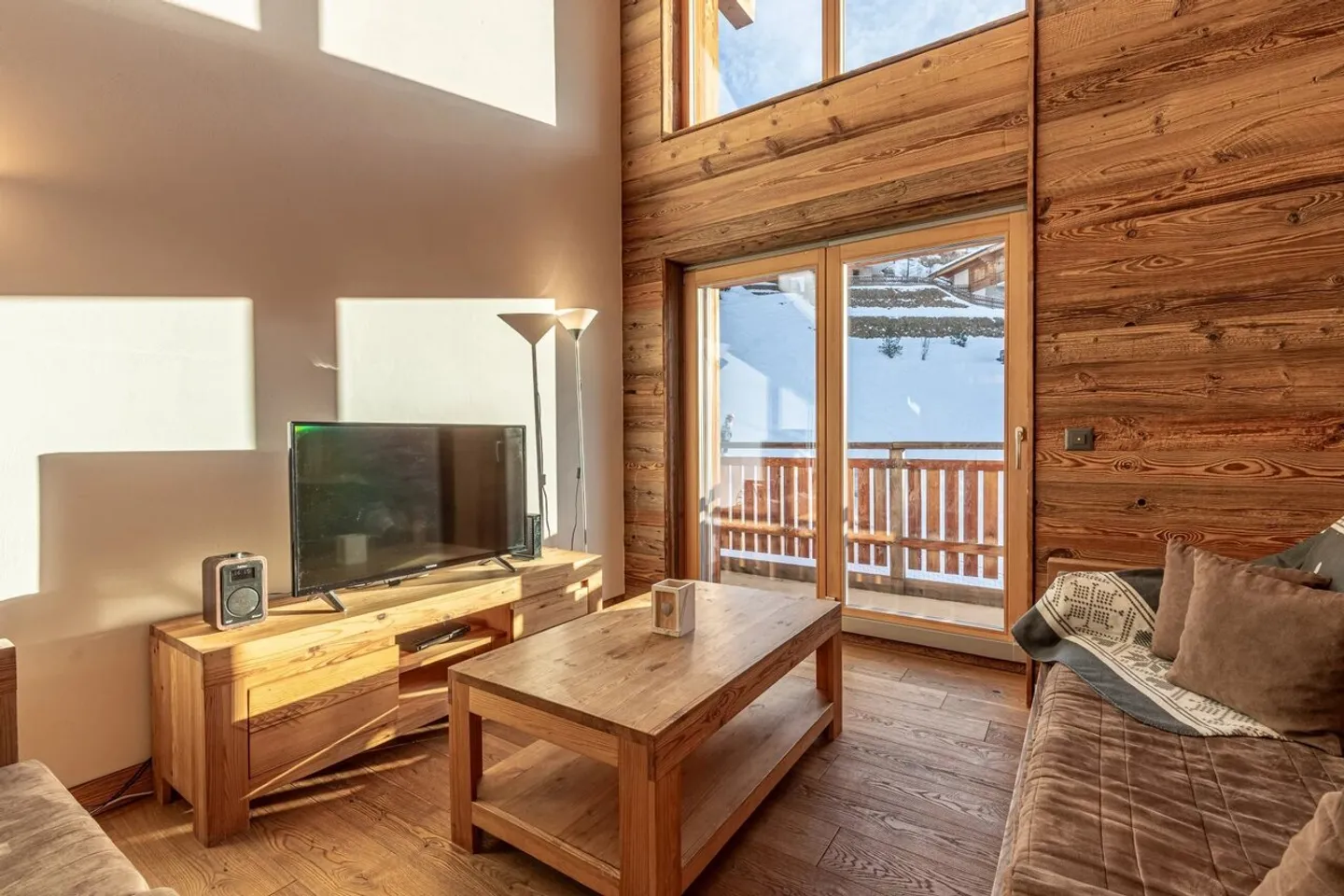 SPLENDID 5.5 ROOM DUPLEX SKI IN/SKI OUT CENTER STATION - Photo 12 of 13