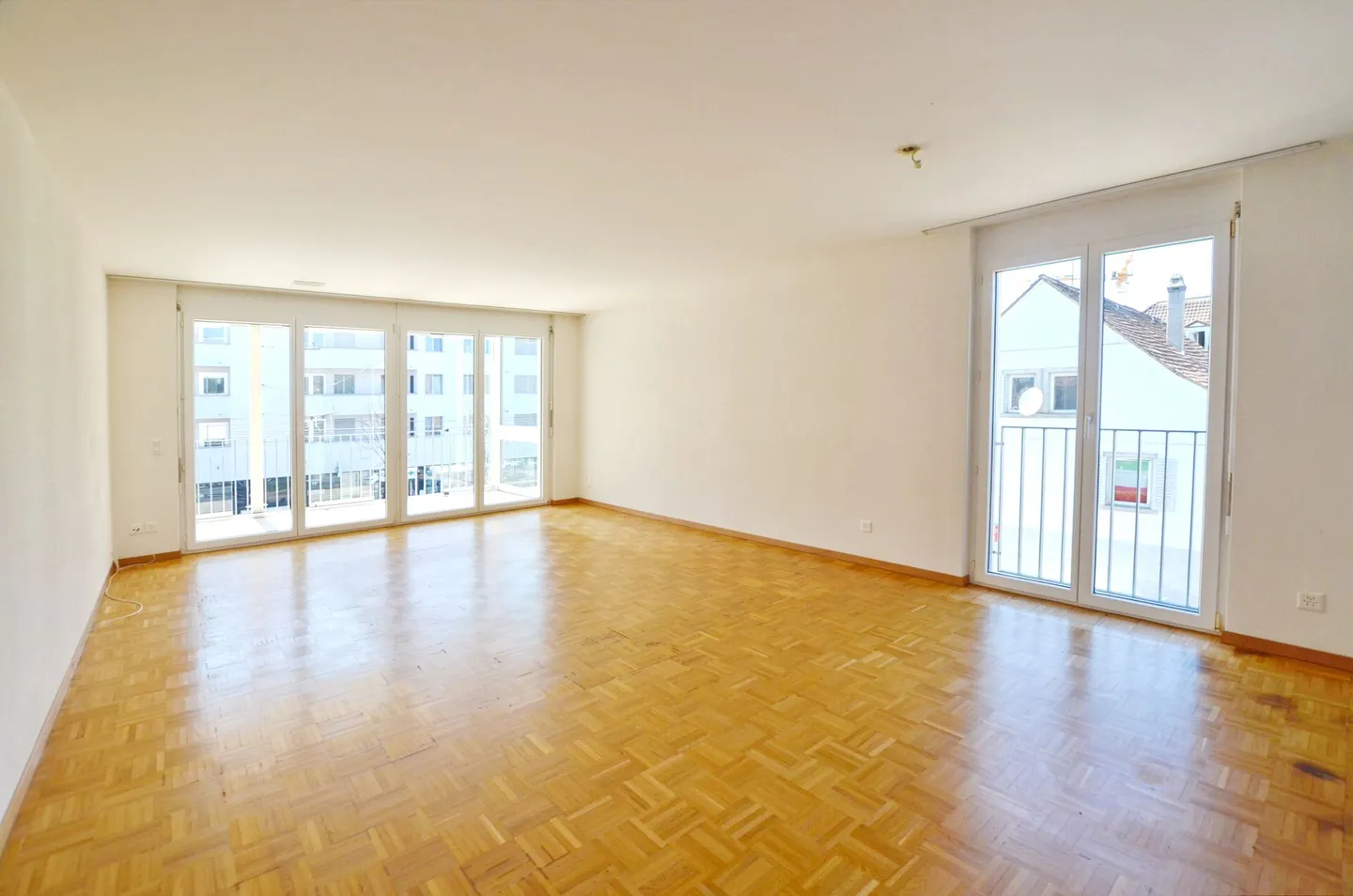 RÉSERVÉ!!! Appartement de 4,5 pièces avec balcon - Photo 2 sur 5