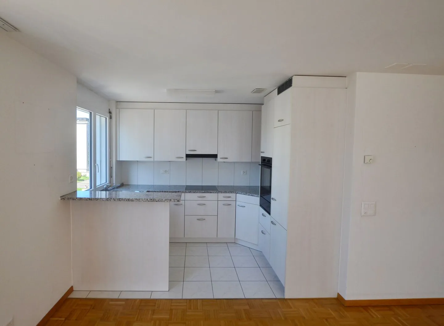 RÉSERVÉ!!! Appartement de 4,5 pièces avec balcon - Photo 3 sur 5