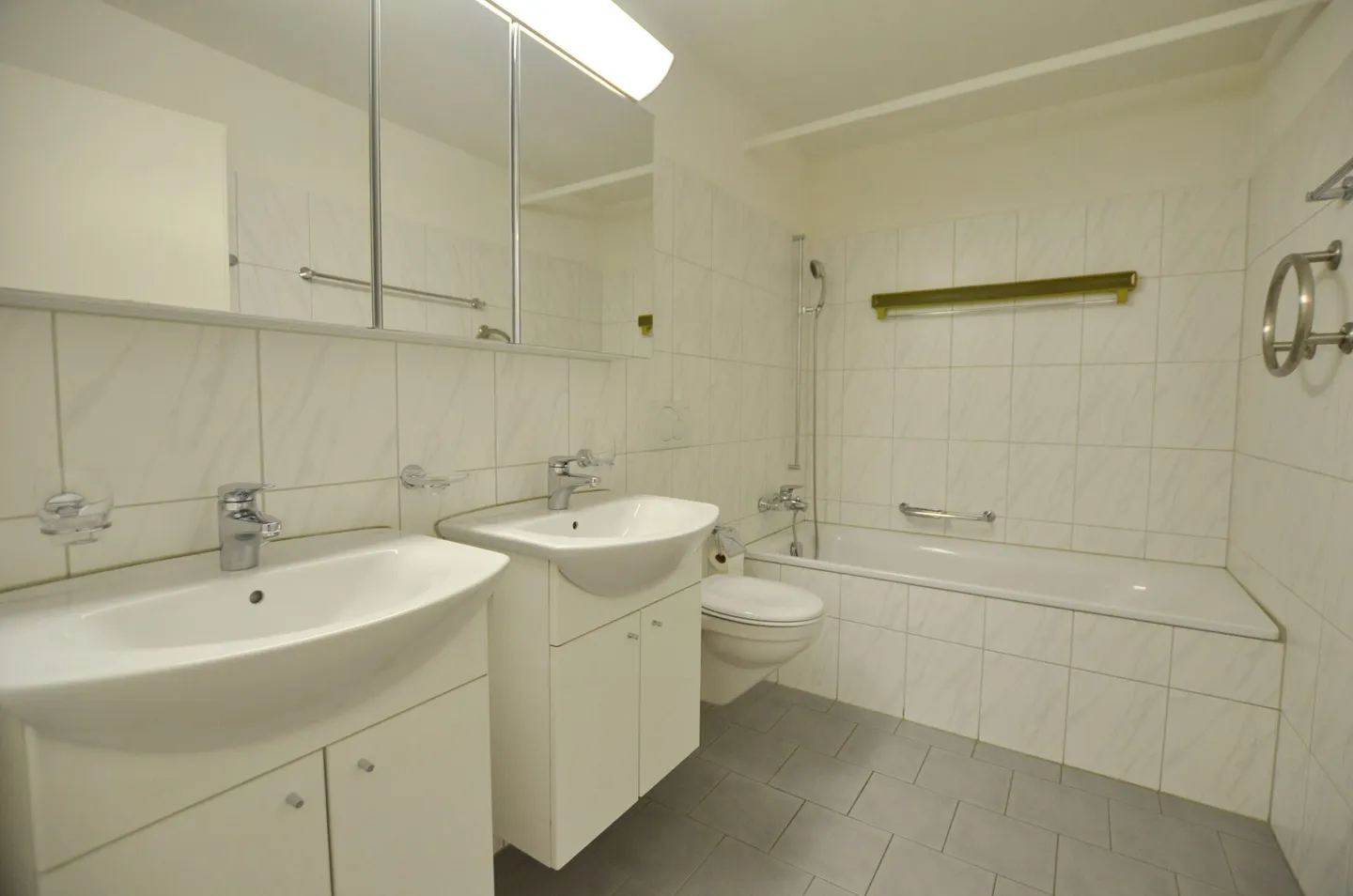 RÉSERVÉ!!! Appartement de 4,5 pièces avec balcon - Photo 4 sur 5
