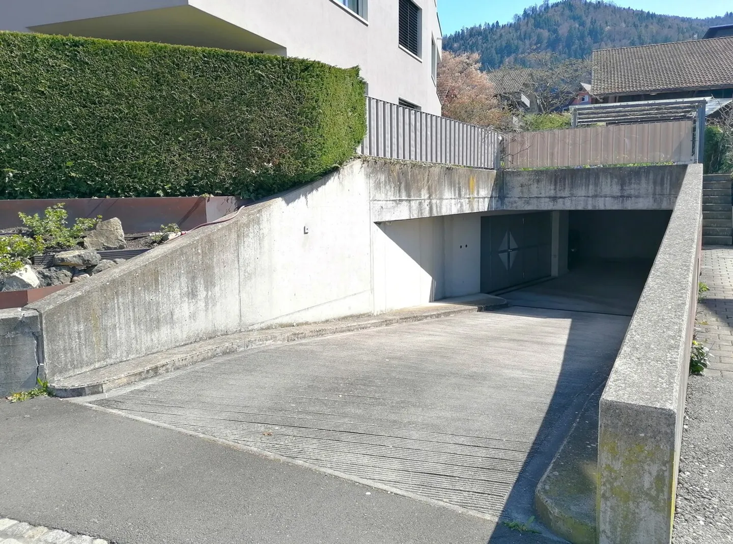 Gedeckter Parkplatz in Oberwil - Foto 2 von 4