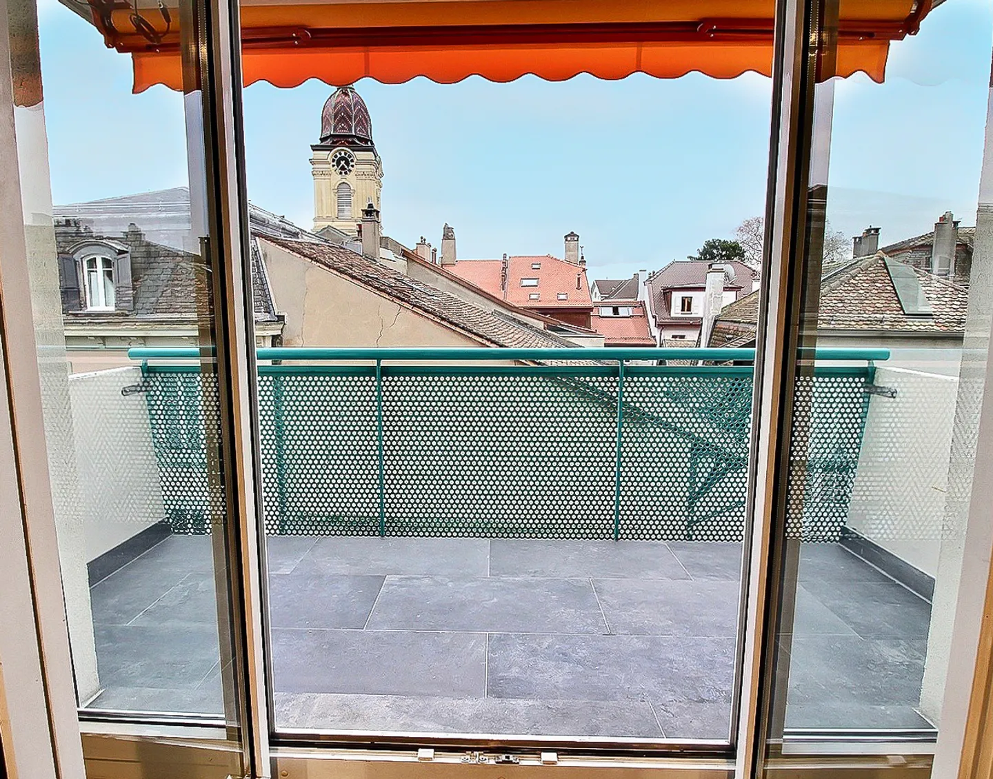 Appartamento ristrutturato di 2,5 locali con balcone - Hypercentro di Morges - Foto 3 di 12