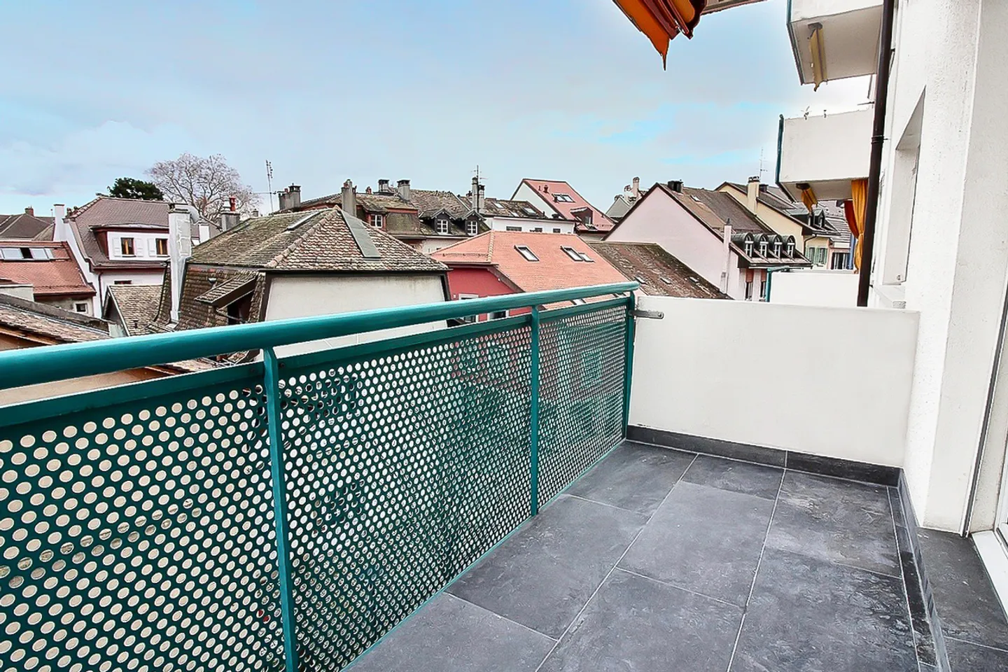 Appartamento ristrutturato di 2,5 locali con balcone - Hypercentro di Morges - Foto 4 di 12