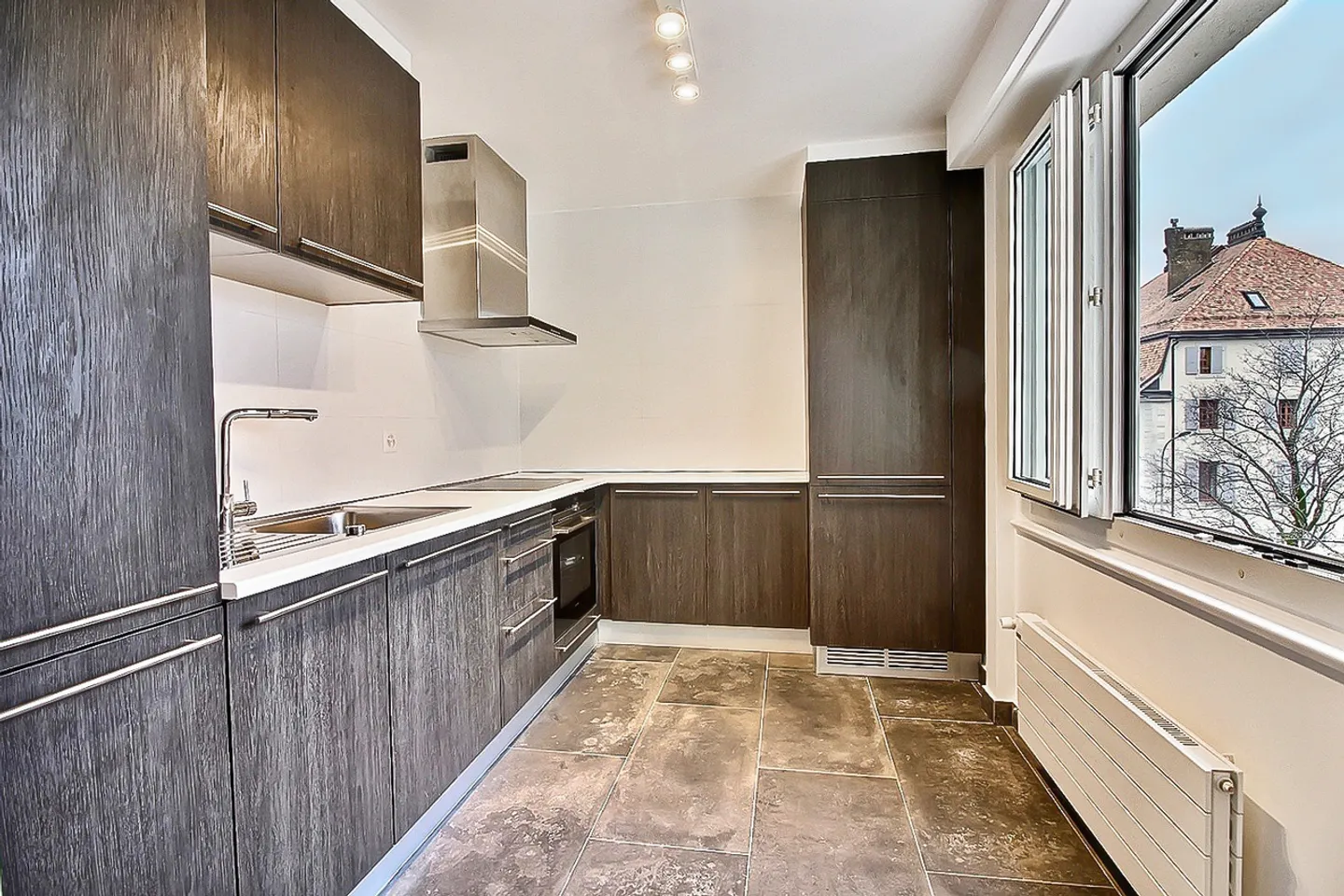 Appartamento ristrutturato di 2,5 locali con balcone - Hypercentro di Morges - Foto 5 di 12