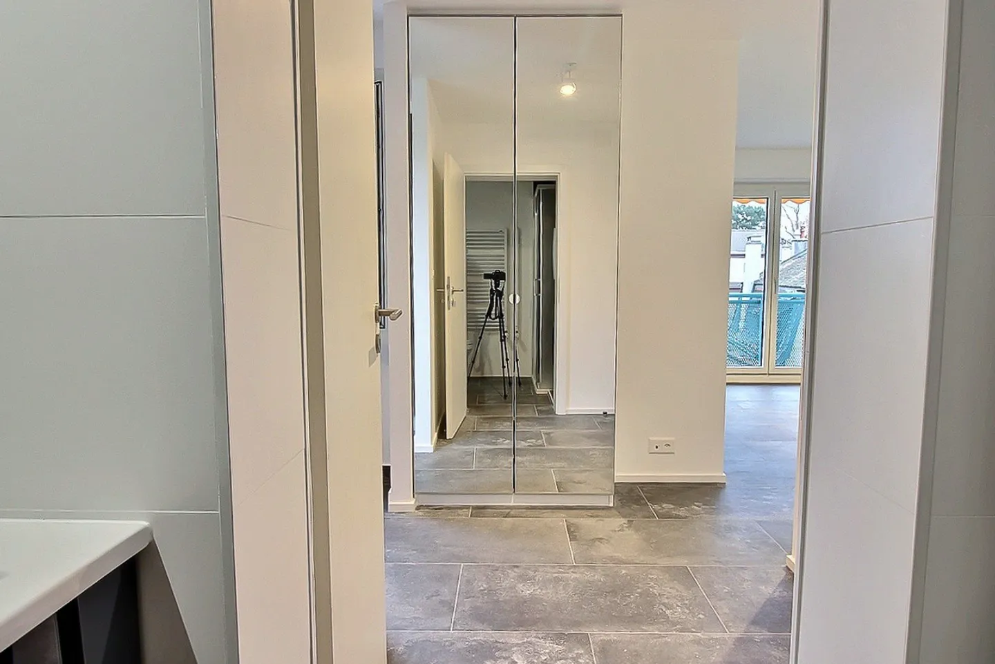Appartamento ristrutturato di 2,5 locali con balcone - Hypercentro di Morges - Foto 9 di 12