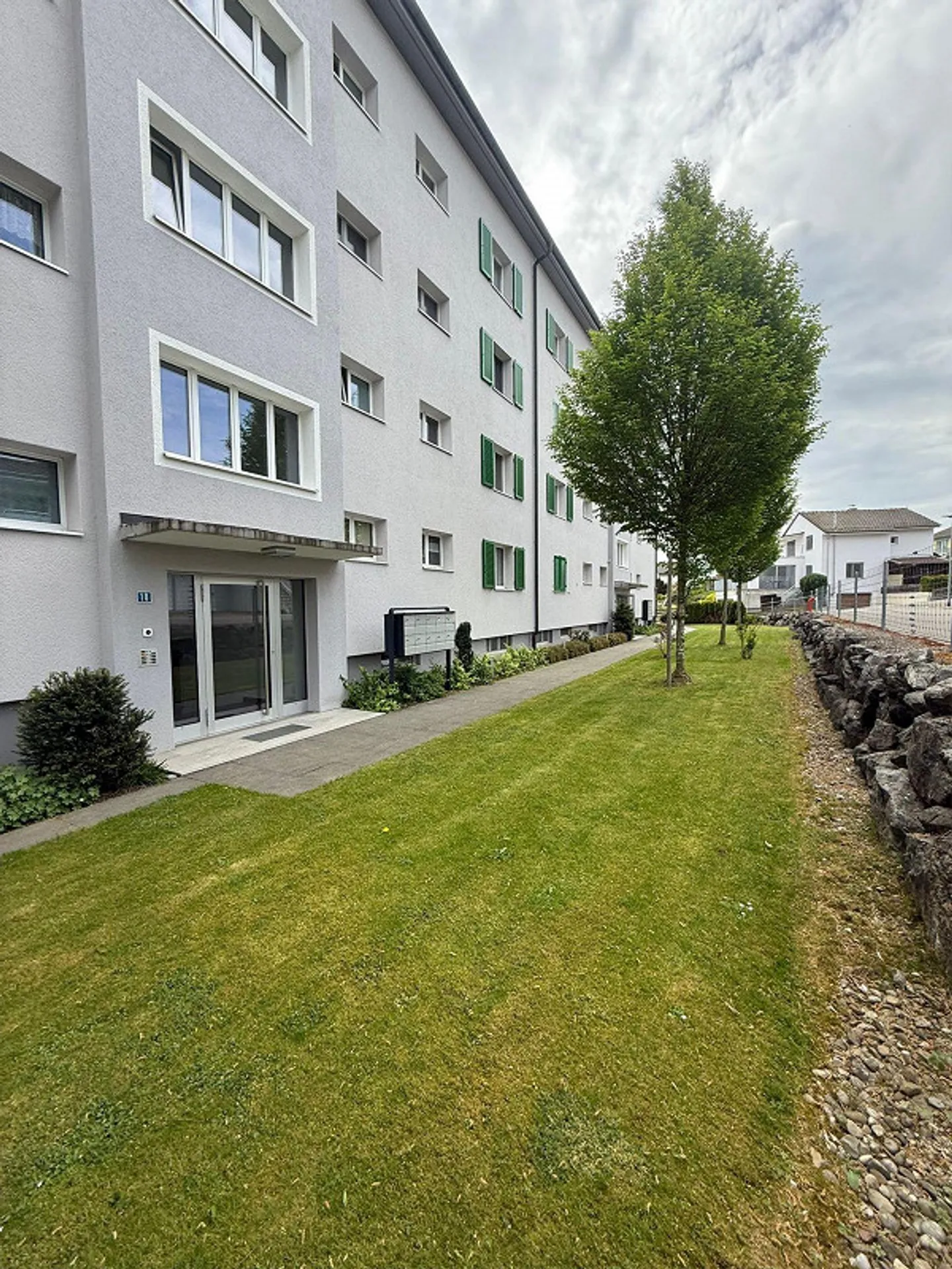 Appartamento 3.5 stanze in una posizione tranquilla a Bettwiesen - Foto 2 di 13