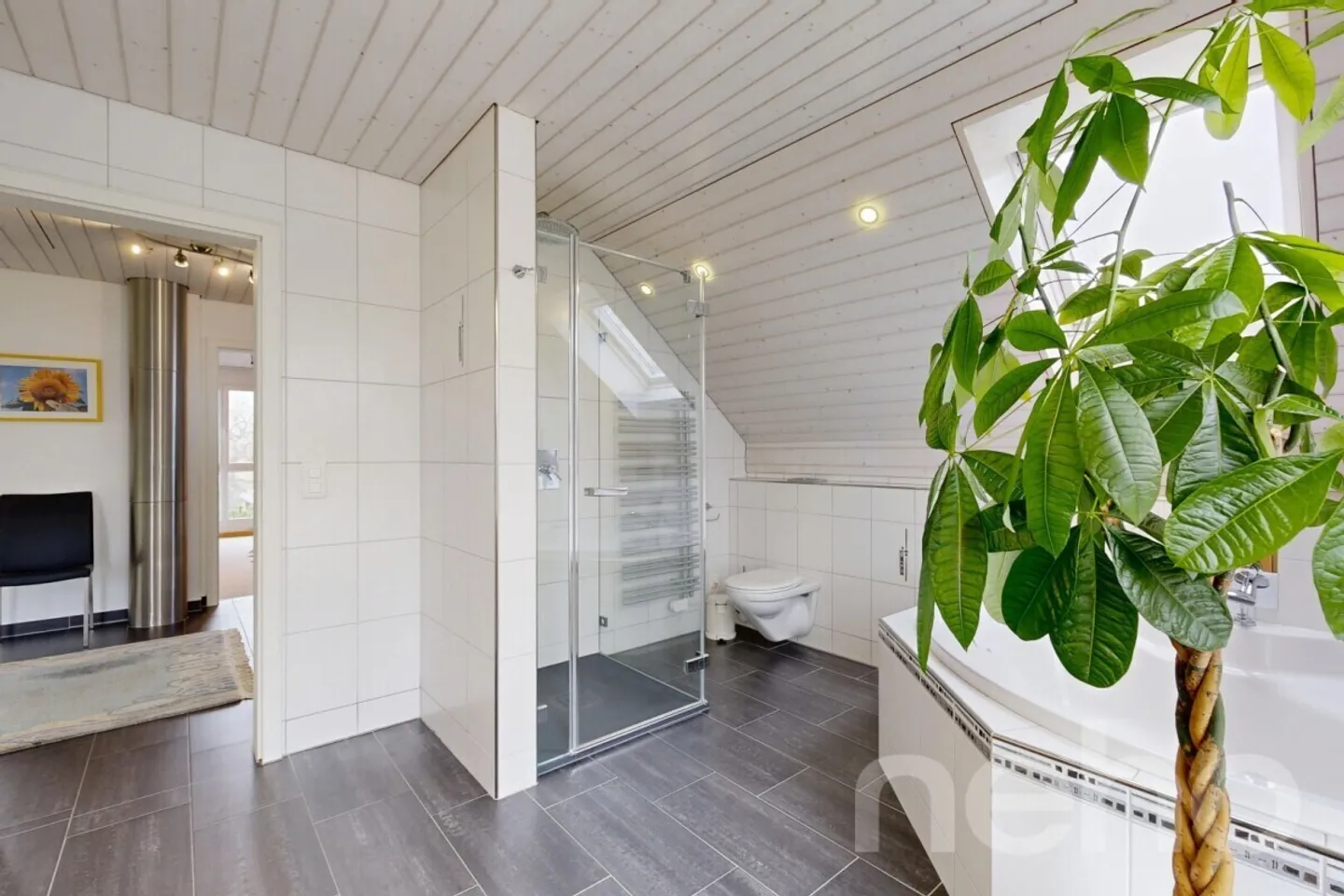 Family-friendly living with modern comfort - Photo 10 of 12