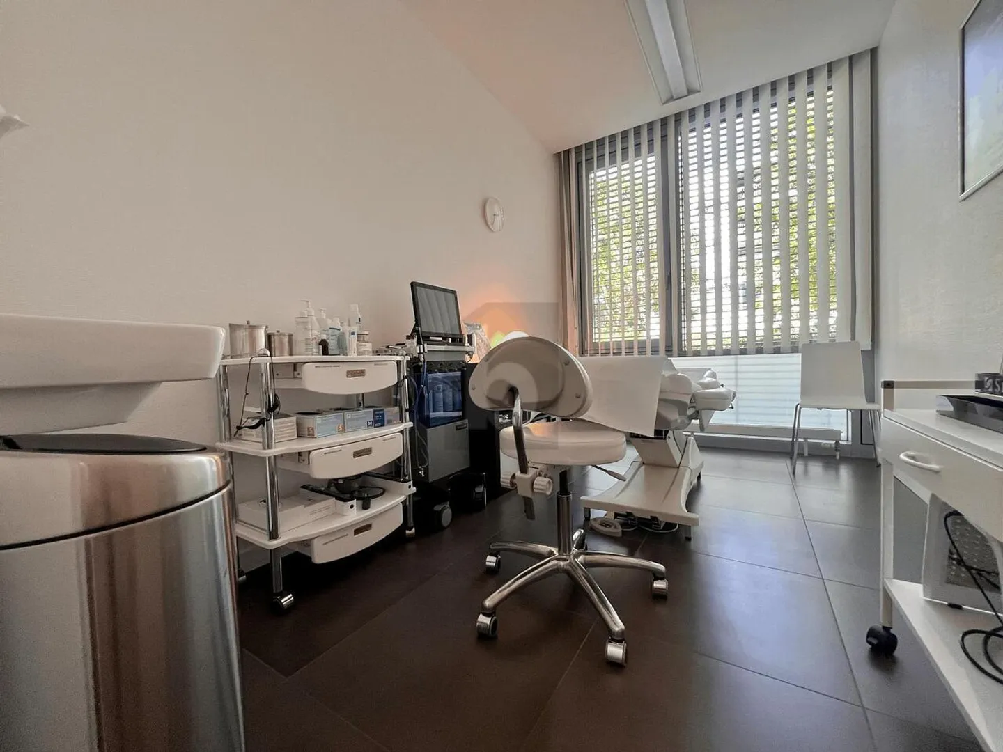 MEDICAL OFFICE OR OFFICES - Photo 3 of 6