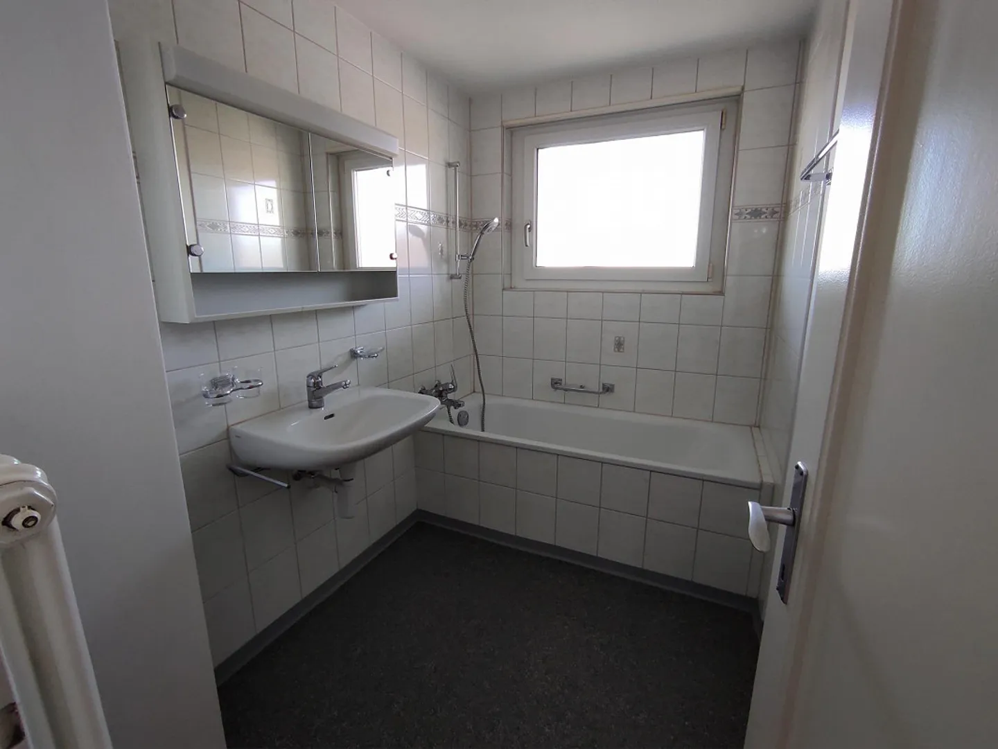 🏡 4½-Room Apartment with Balcony, Bicycle Room, Attic and Garage Box - Photo 4 of 21