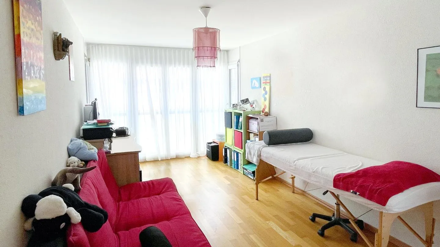 FOR SALE SPACIOUS 4.5 ROOM APARTMENT IN SIERRE - Photo 6 of 10