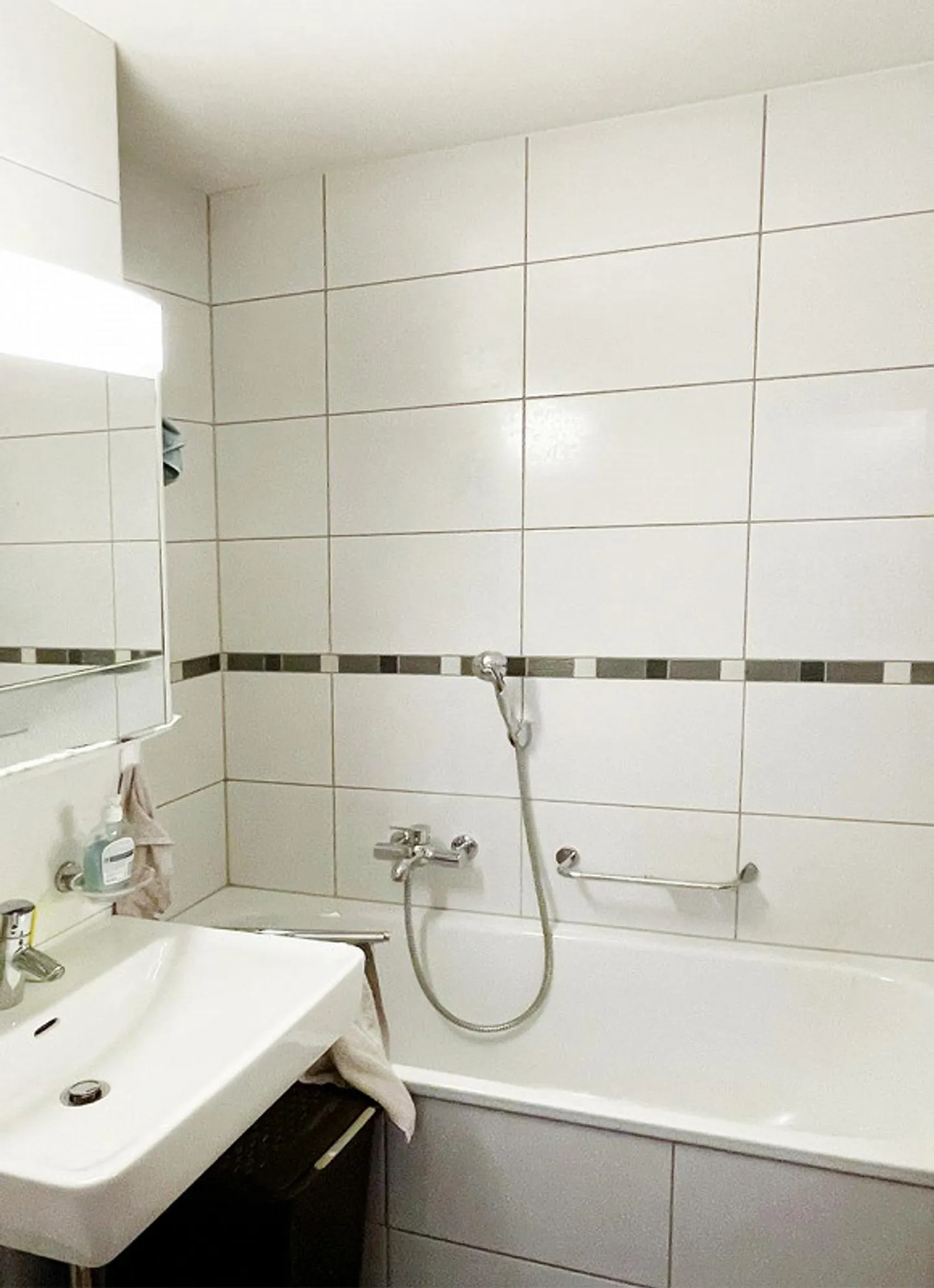 FOR SALE SPACIOUS 4.5 ROOM APARTMENT IN SIERRE - Photo 8 of 10