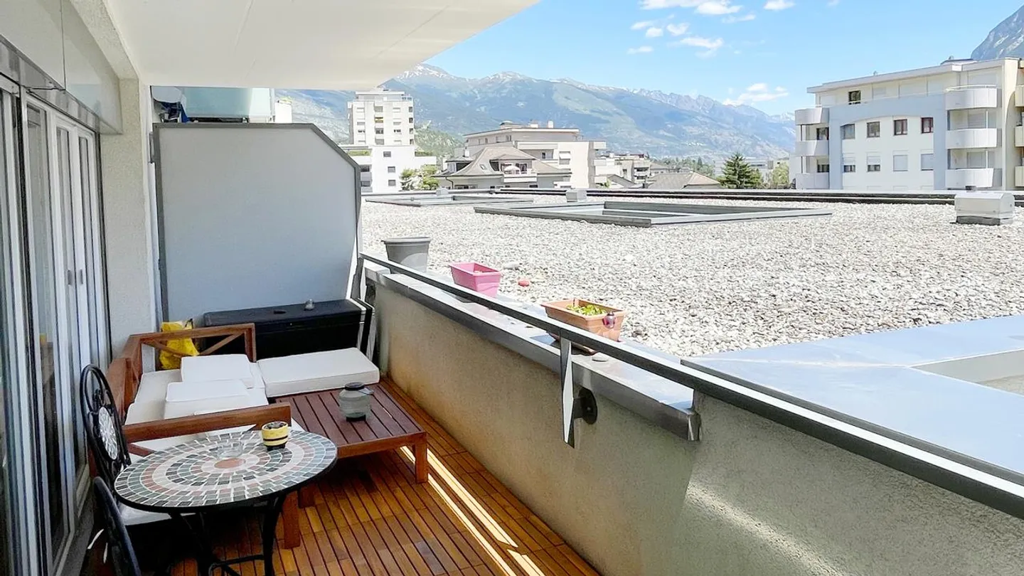 FOR SALE SPACIOUS 4.5 ROOM APARTMENT IN SIERRE - Photo 9 of 10