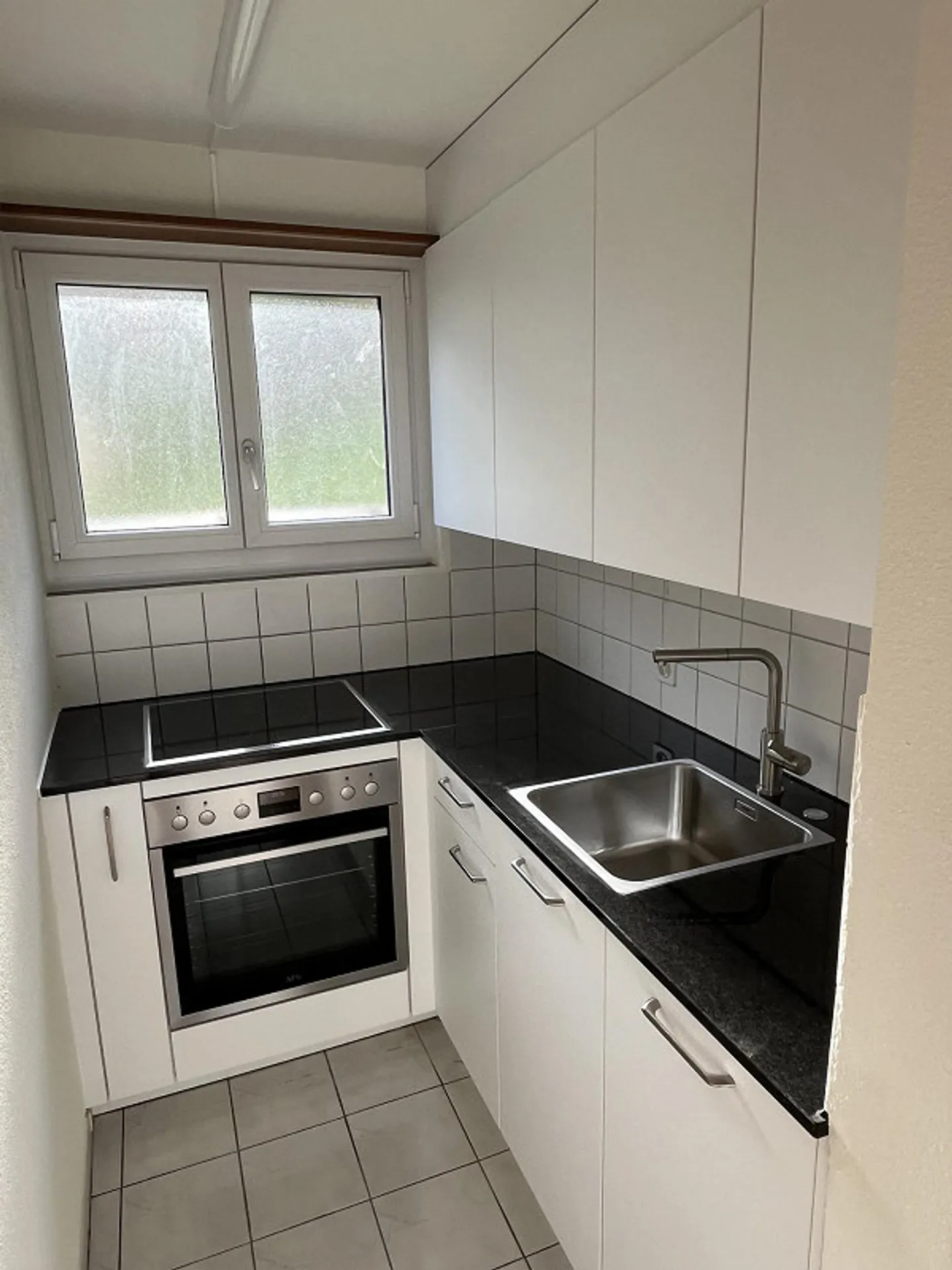 Appartement rénové de 1,5 pièce avec espace jardin et place de parking - Photo 3 sur 9