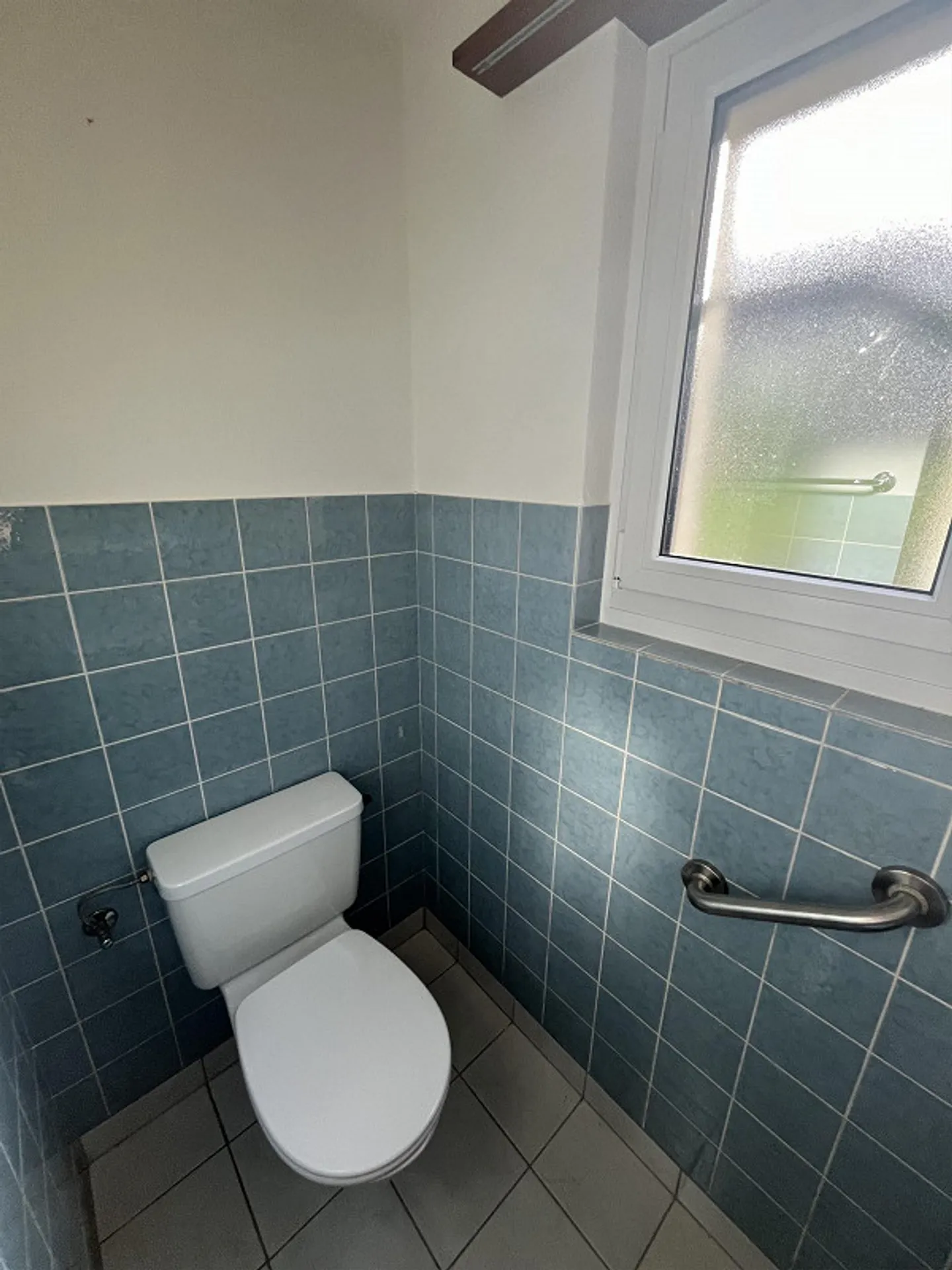 Appartement rénové de 1,5 pièce avec espace jardin et place de parking - Photo 5 sur 9