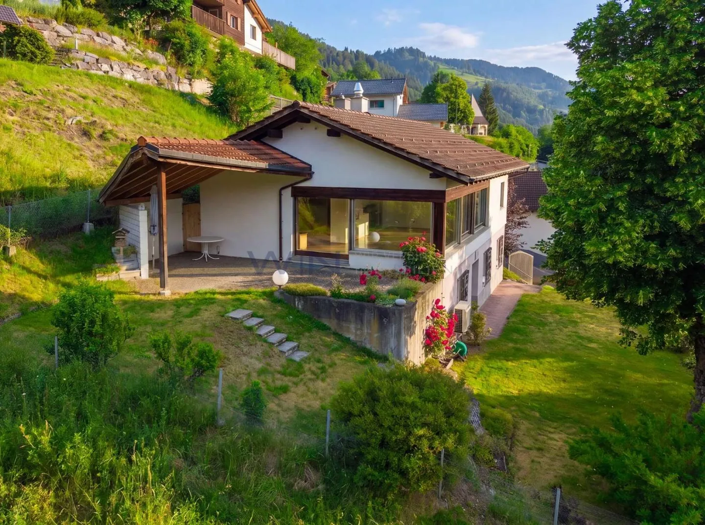 Maison Charmante avec Vue Époustouflante - Photo 2 sur 8