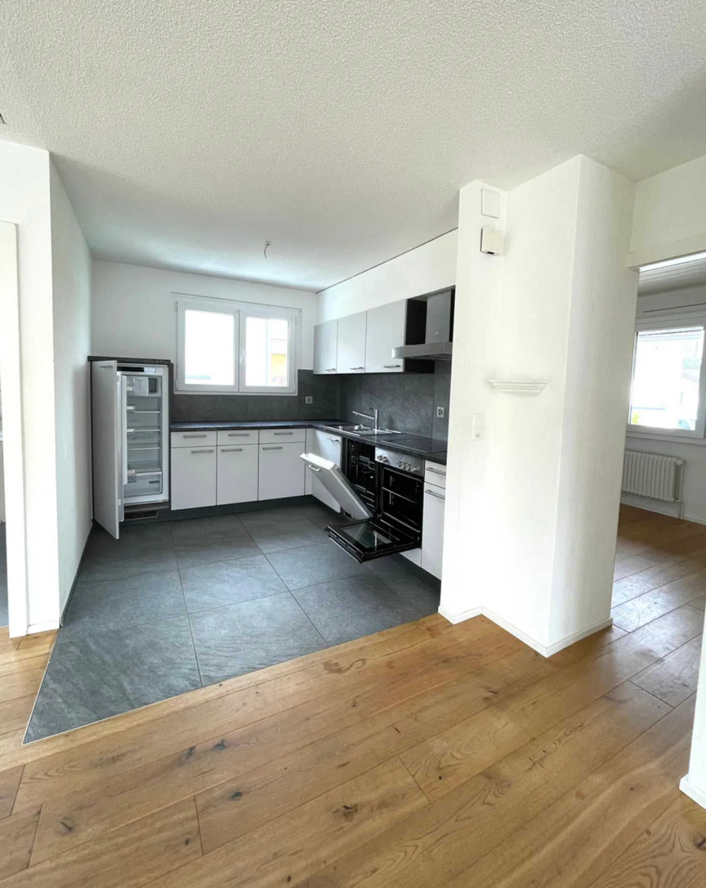 Villars-le-Grand, zu verkaufen, renoviertes 4,5-Zimmer-Haus mit Grundstück - Foto 7 von 10