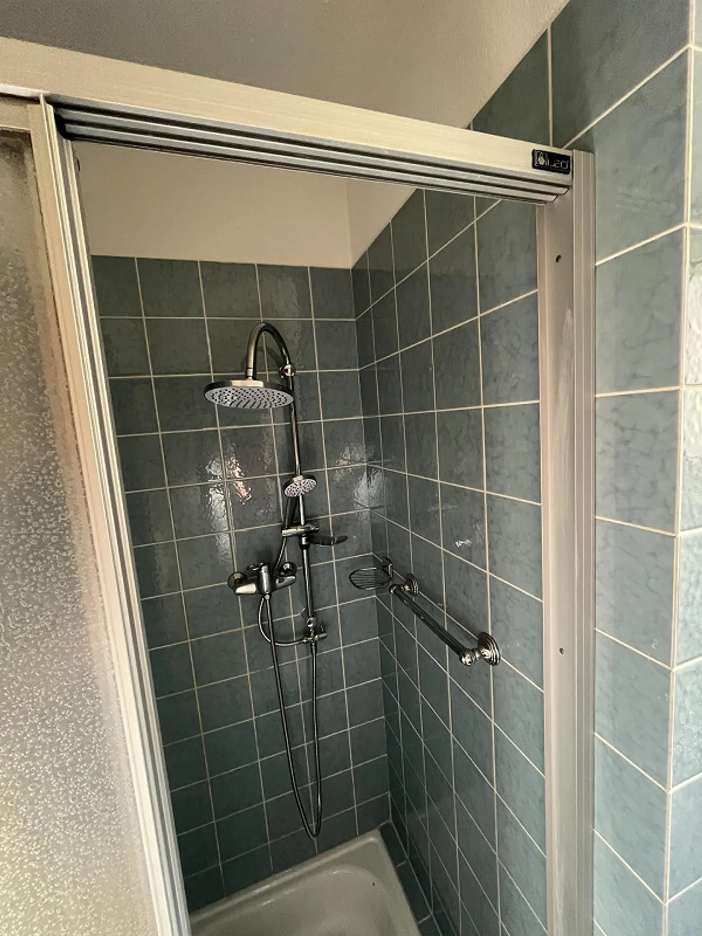 Appartement rénové de 1,5 pièce avec espace jardin et place de parking - Photo 6 sur 9
