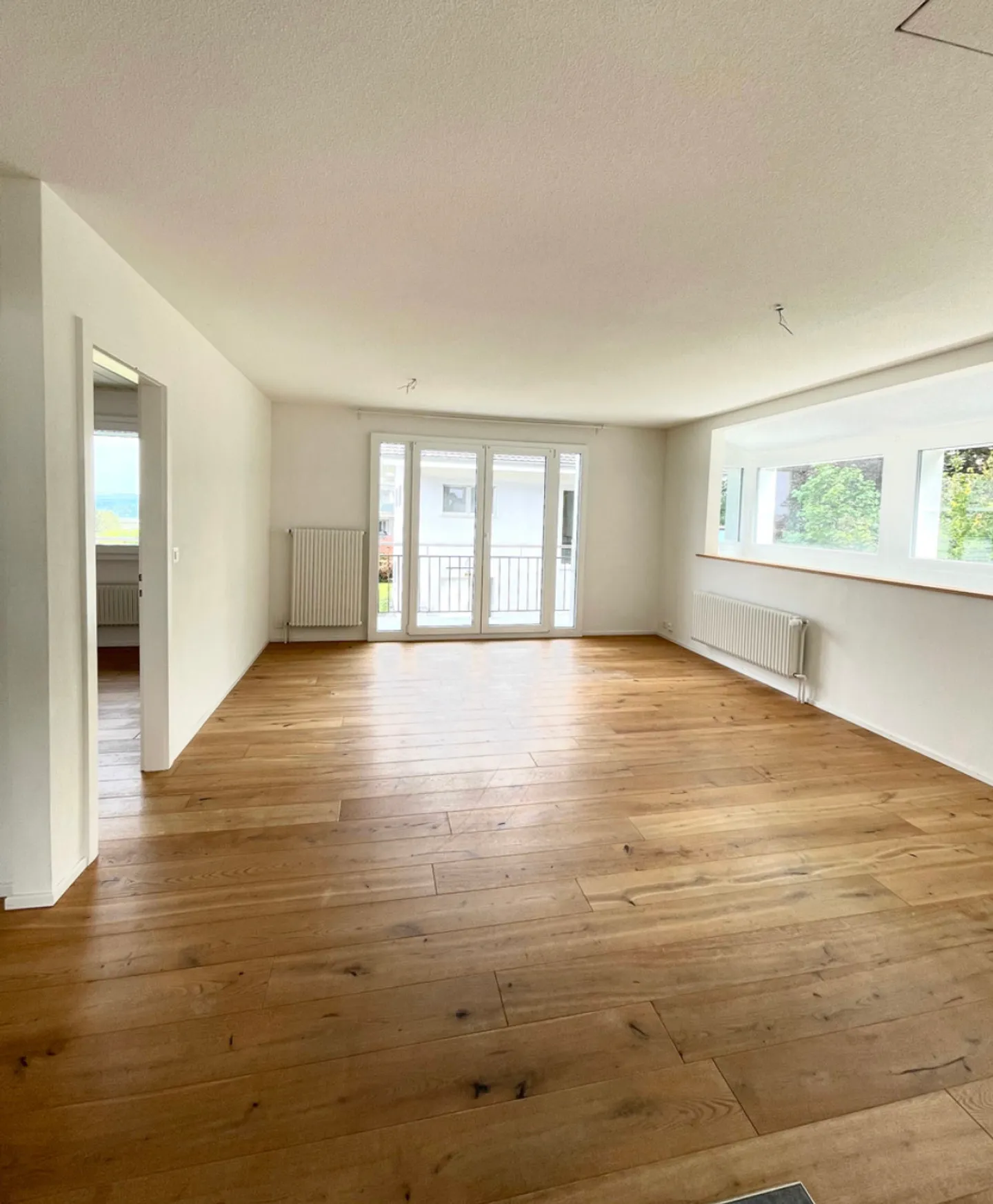 Villars-le-Grand, zu verkaufen, renoviertes 4,5-Zimmer-Haus mit Grundstück - Foto 9 von 10